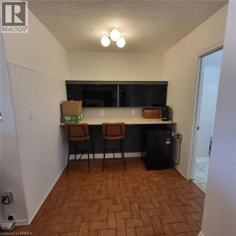 325 Fairview Drive, Brantford, Ontario  N3R 2X3 - Photo 4 - 40796179