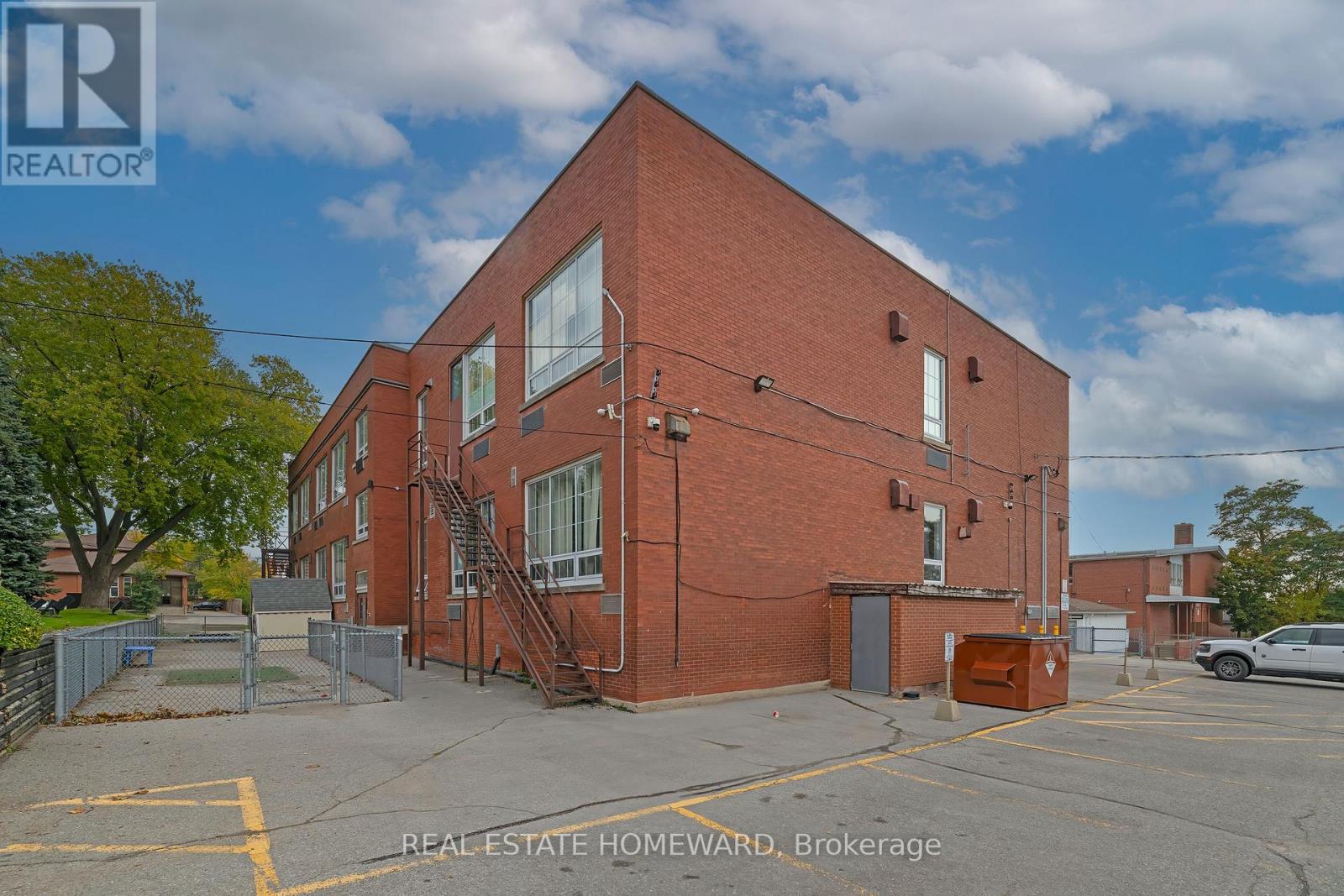 202 Simcoe Street N, Oshawa, Ontario  L1G 4S9 - Photo 39 - E12689986