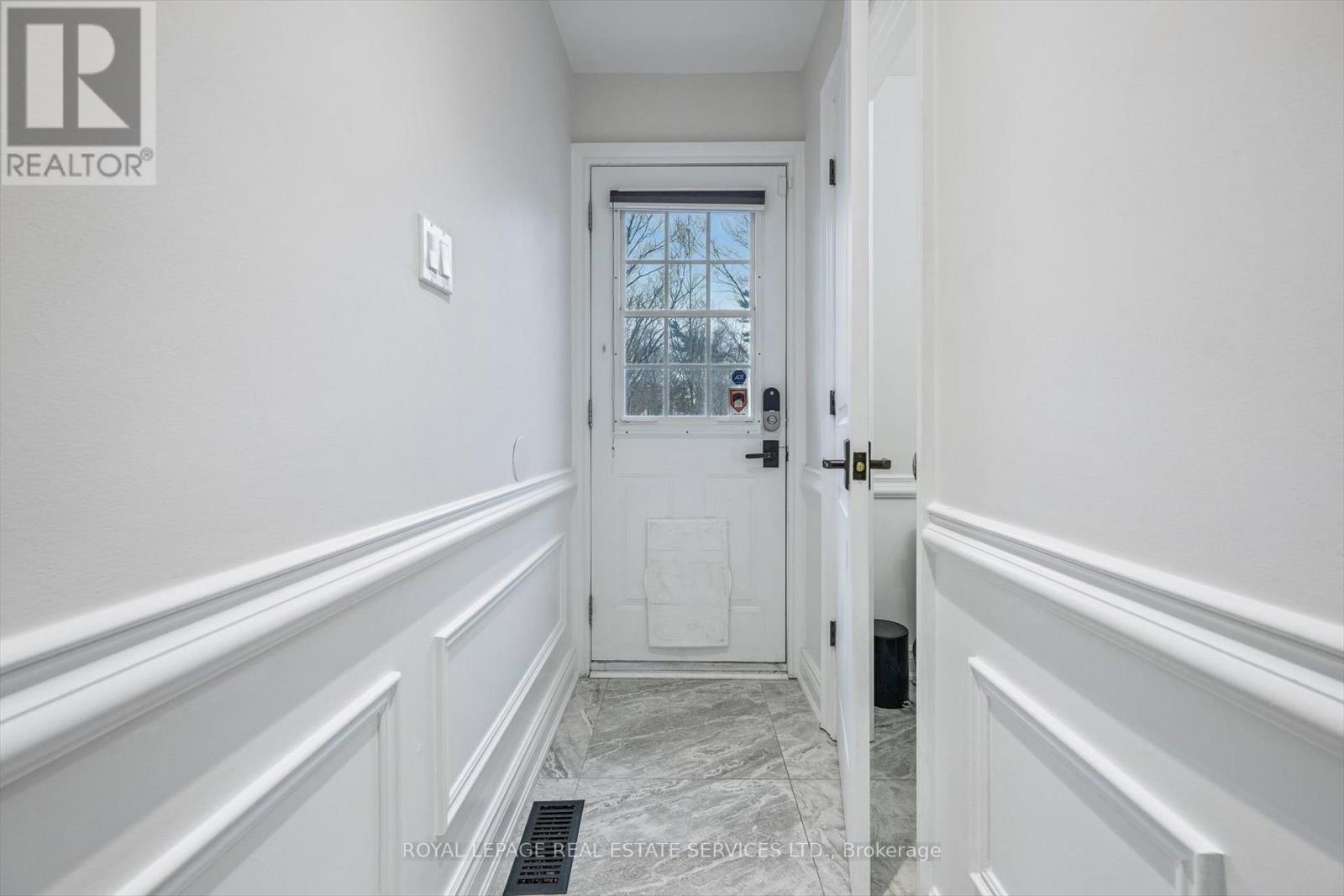 1302 Hillview Crescent, Oakville, Ontario  L6H 2C7 - Photo 16 - W12642790