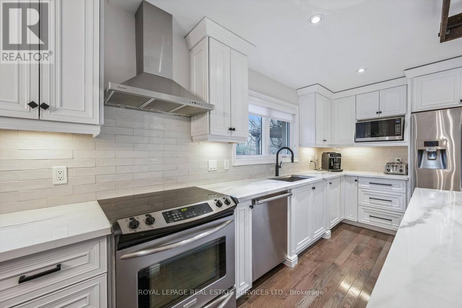 1302 Hillview Crescent, Oakville, Ontario  L6H 2C7 - Photo 12 - W12642790