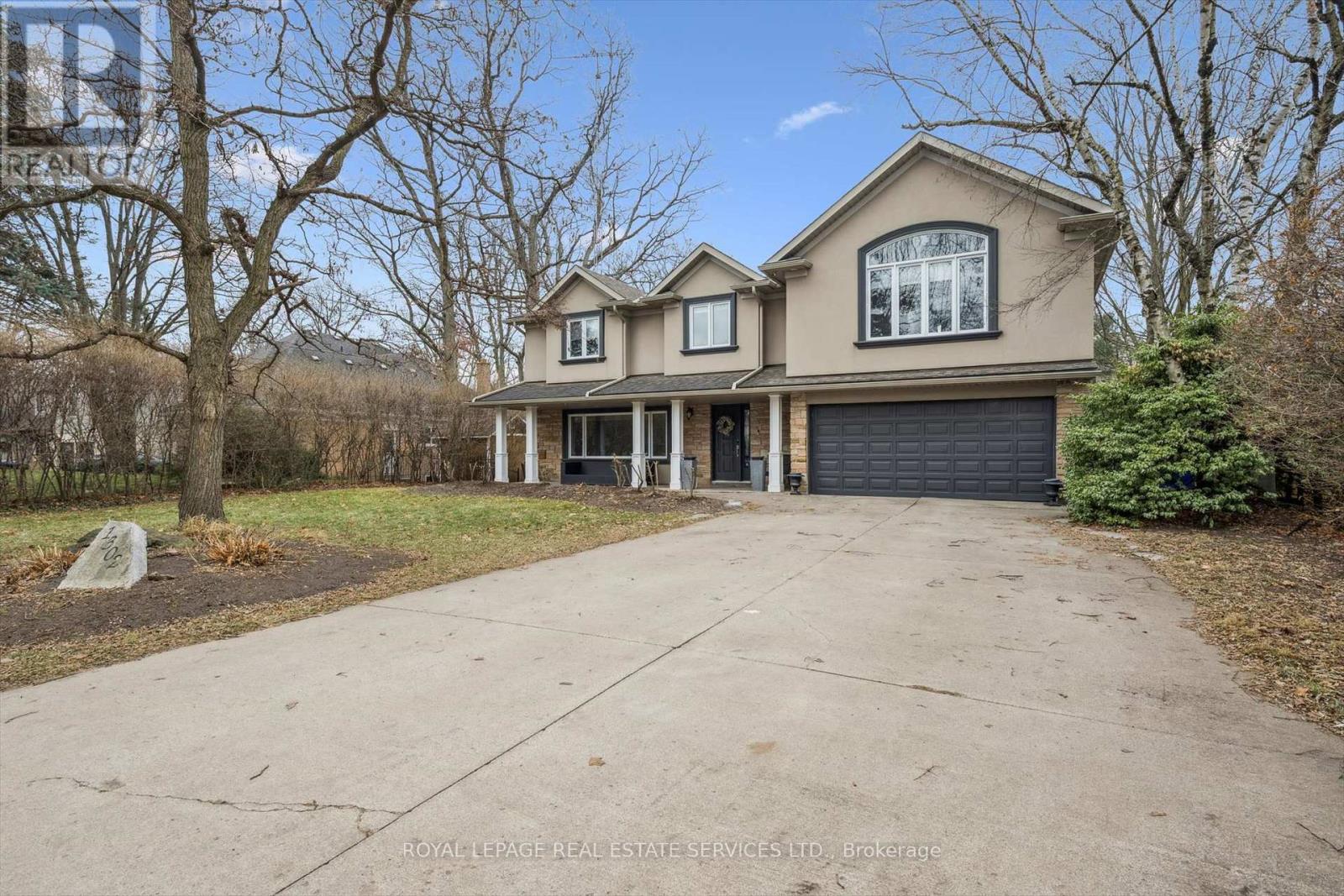 1302 Hillview Crescent, Oakville, Ontario  L6H 2C7 - Photo 2 - W12642790