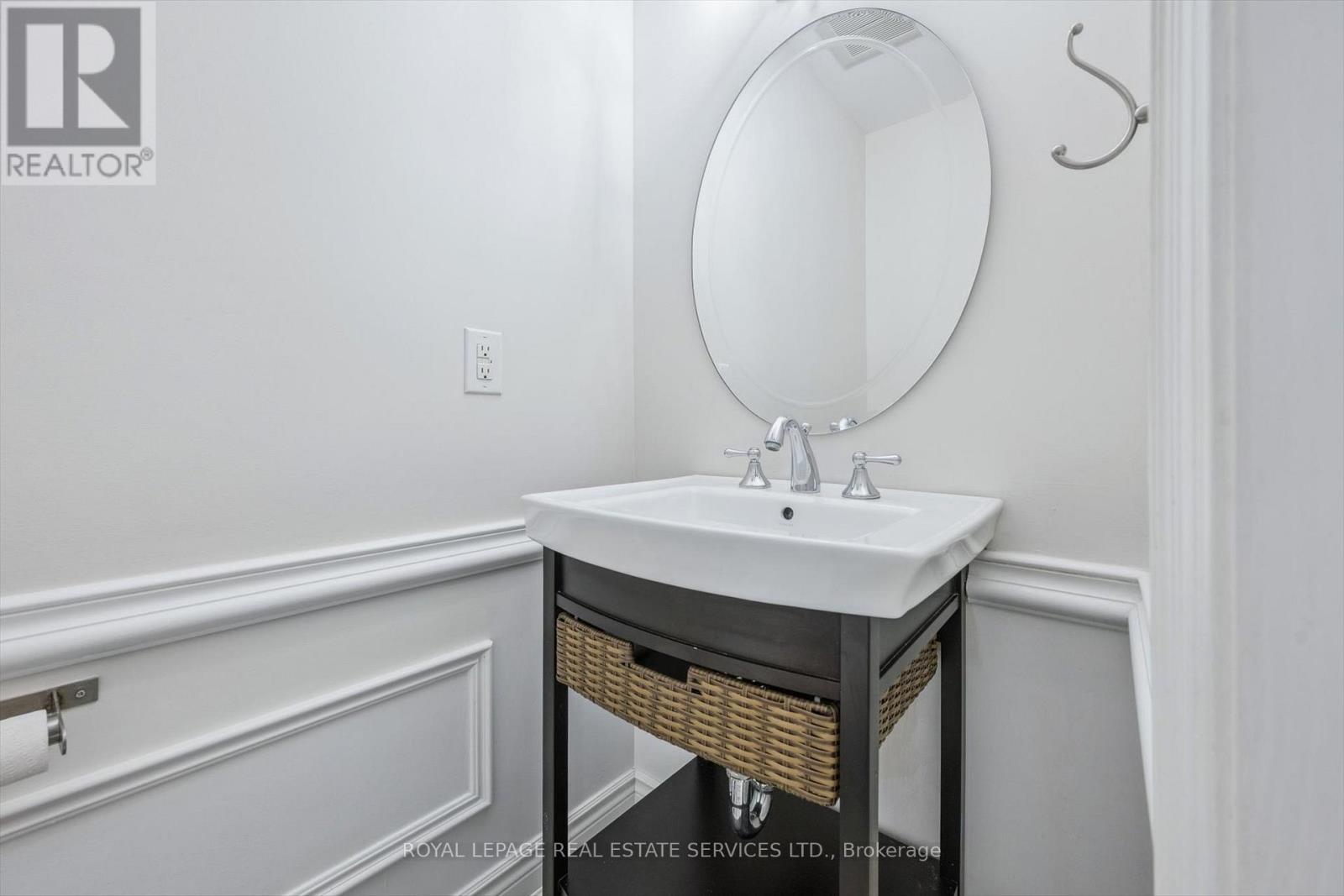 1302 Hillview Crescent, Oakville, Ontario  L6H 2C7 - Photo 17 - W12642790