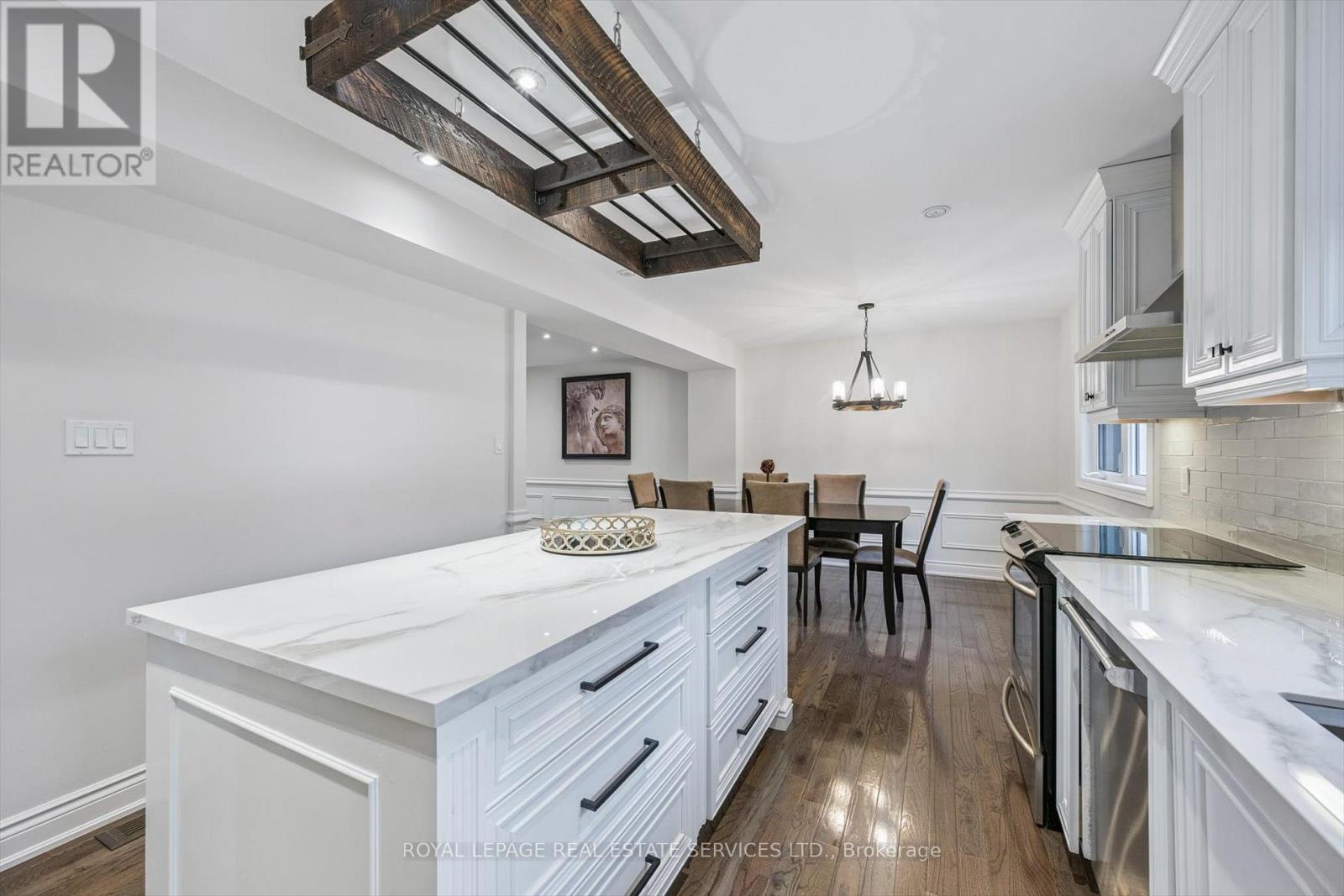 1302 Hillview Crescent, Oakville, Ontario  L6H 2C7 - Photo 13 - W12642790