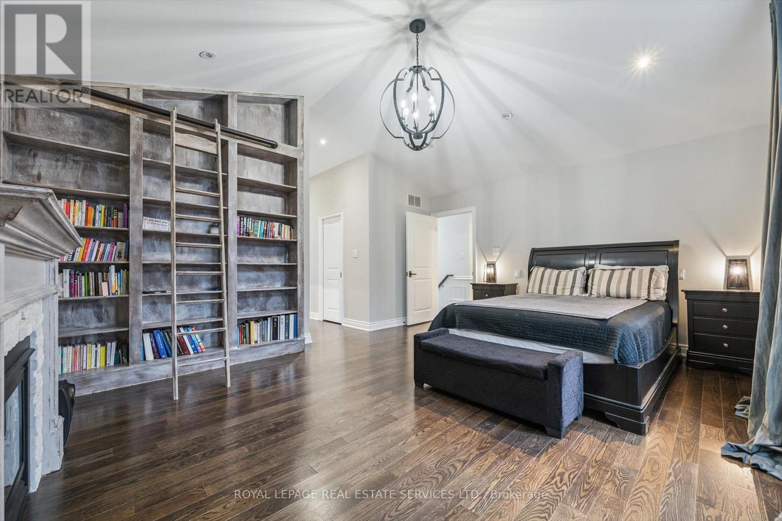 1302 Hillview Crescent, Oakville, Ontario  L6H 2C7 - Photo 20 - W12642790