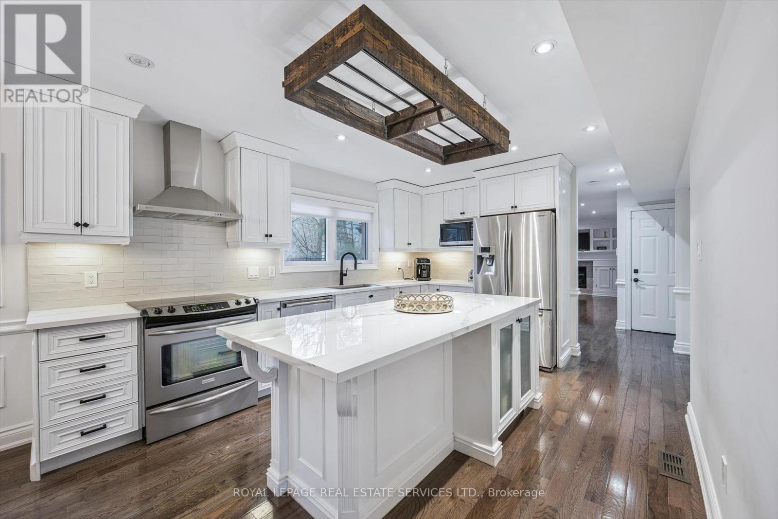 1302 Hillview Crescent, Oakville, Ontario  L6H 2C7 - Photo 10 - W12642790