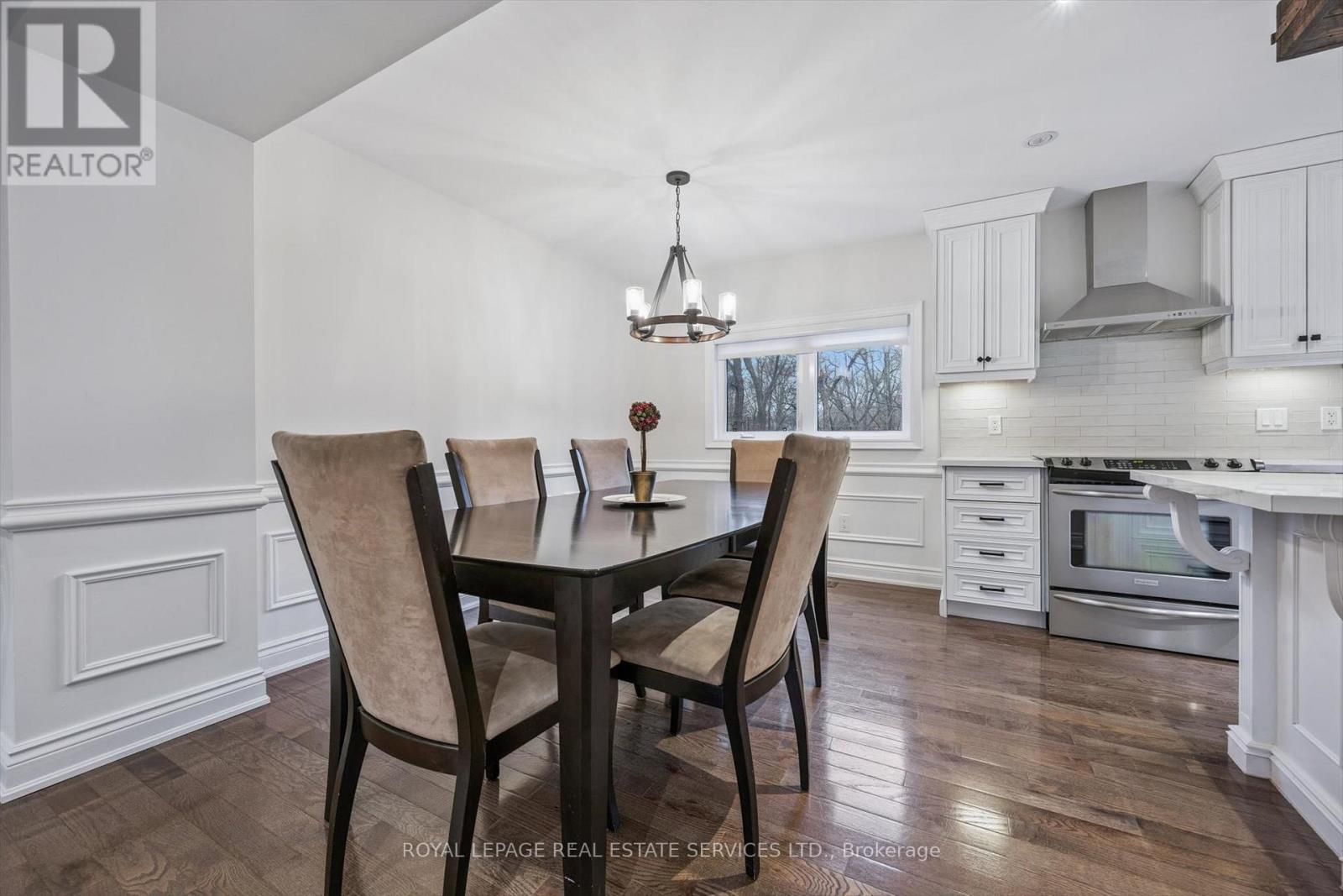 1302 Hillview Crescent, Oakville, Ontario  L6H 2C7 - Photo 8 - W12642790