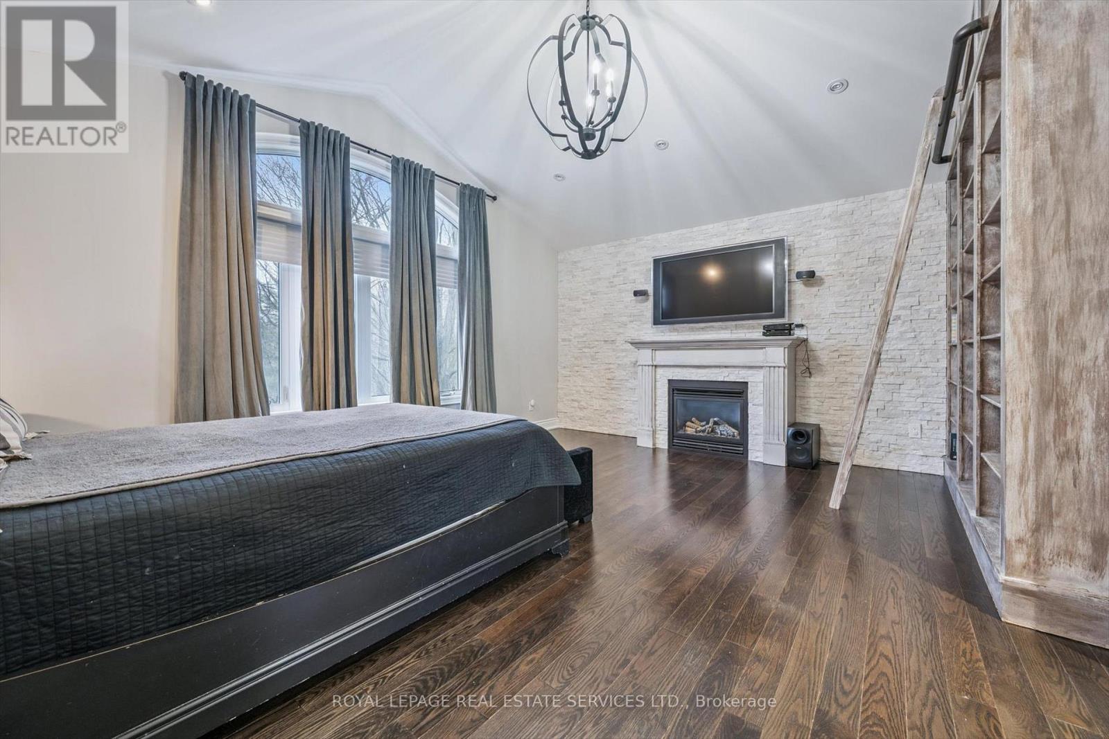 1302 Hillview Crescent, Oakville, Ontario  L6H 2C7 - Photo 18 - W12642790