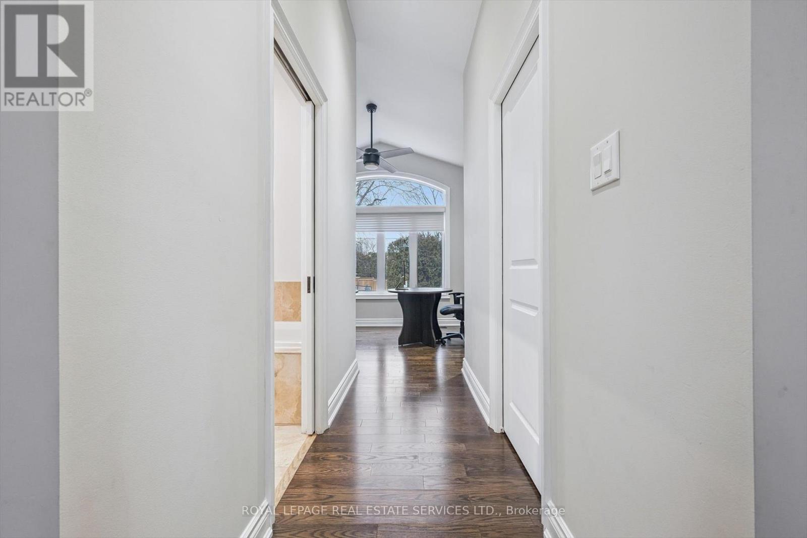 1302 Hillview Crescent, Oakville, Ontario  L6H 2C7 - Photo 21 - W12642790