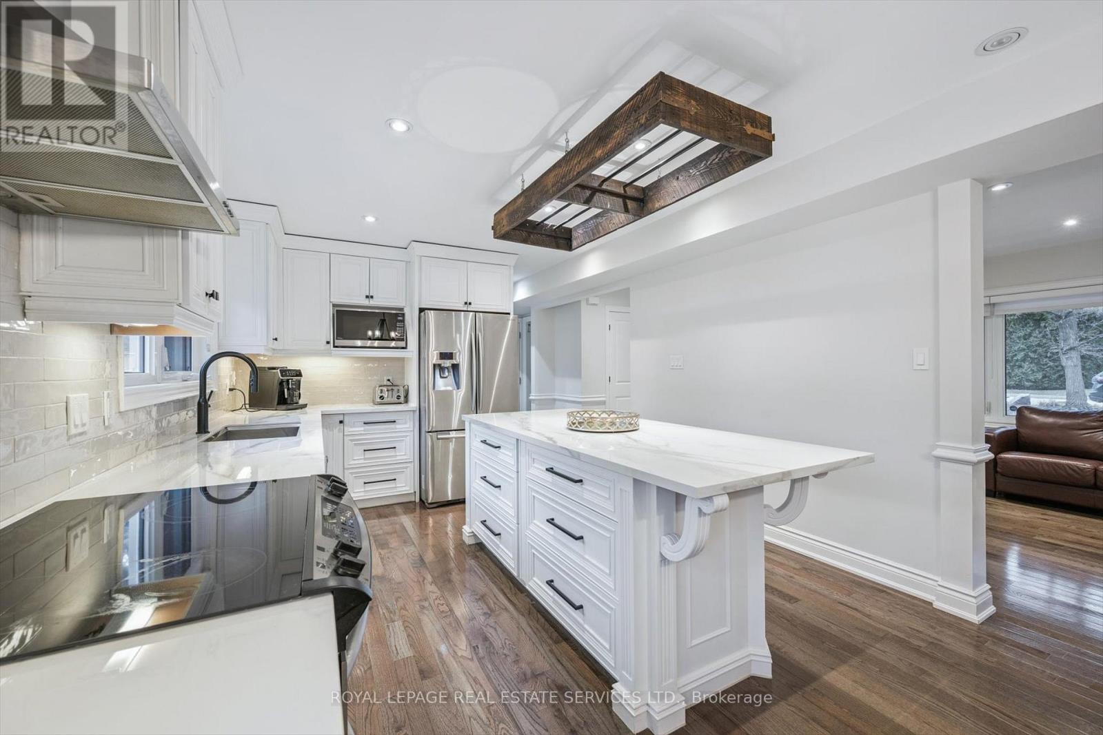 1302 Hillview Crescent, Oakville, Ontario  L6H 2C7 - Photo 11 - W12642790