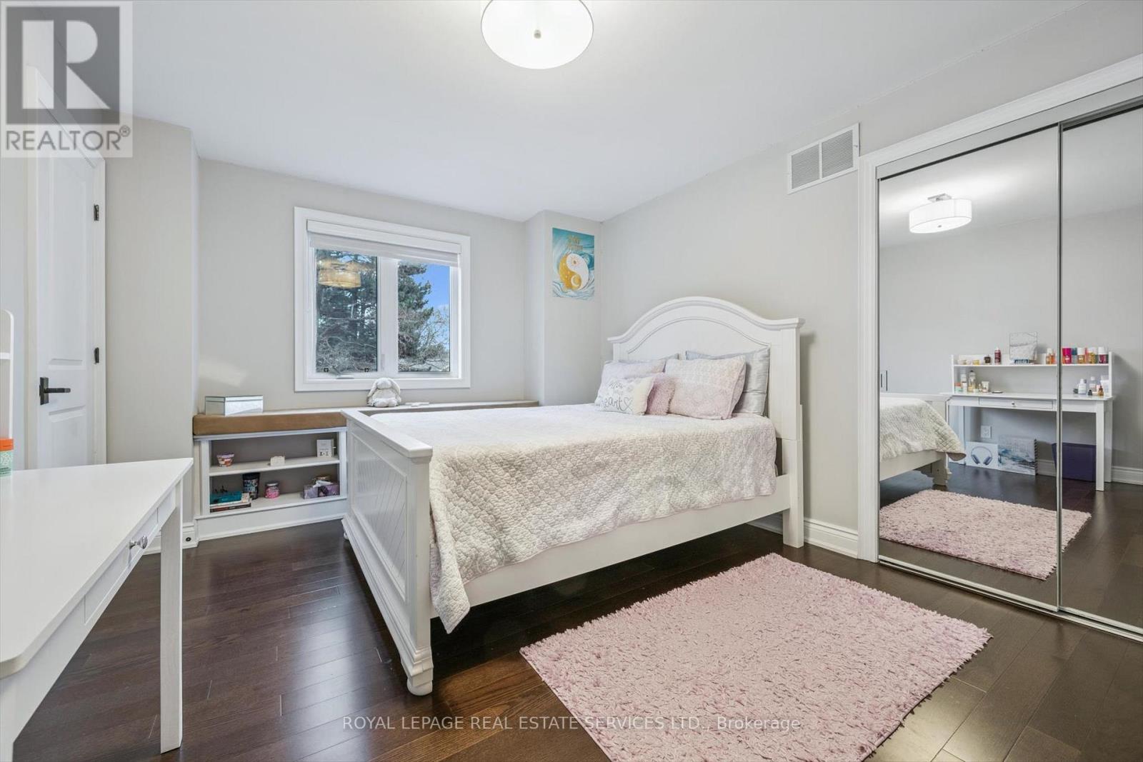 1302 Hillview Crescent, Oakville, Ontario  L6H 2C7 - Photo 26 - W12642790