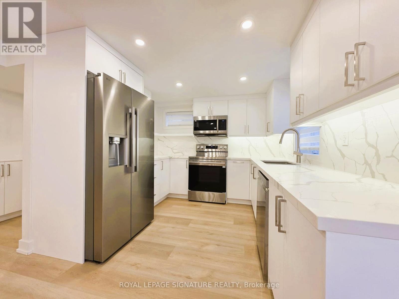 29 Conchita Street, Georgina (Keswick South), Ontario  L4P 0H4 - Photo 5 - N12690862