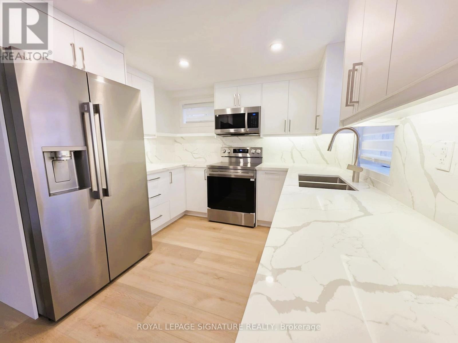 29 Conchita Street, Georgina (Keswick South), Ontario  L4P 0H4 - Photo 6 - N12690862