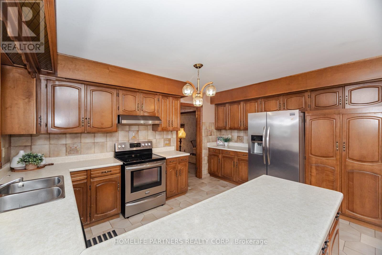 55 Wallasey Avenue, Toronto, Ontario  M9M 1E1 - Photo 11 - W12690812