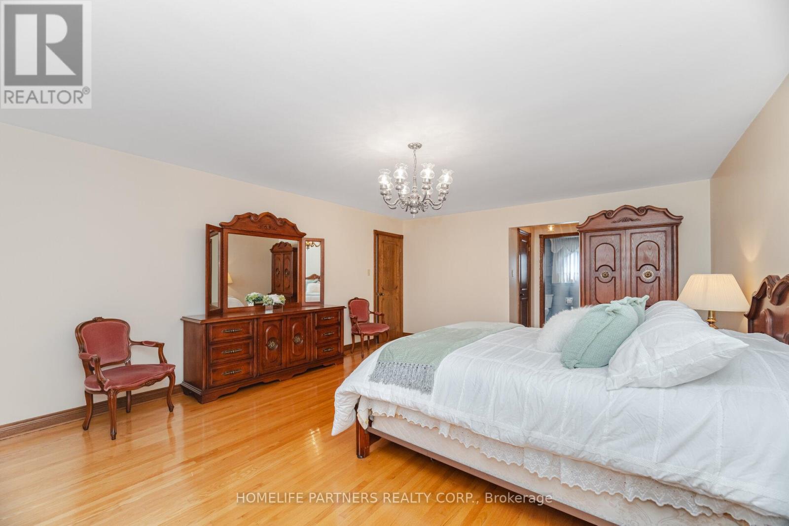 55 Wallasey Avenue, Toronto, Ontario  M9M 1E1 - Photo 24 - W12690812