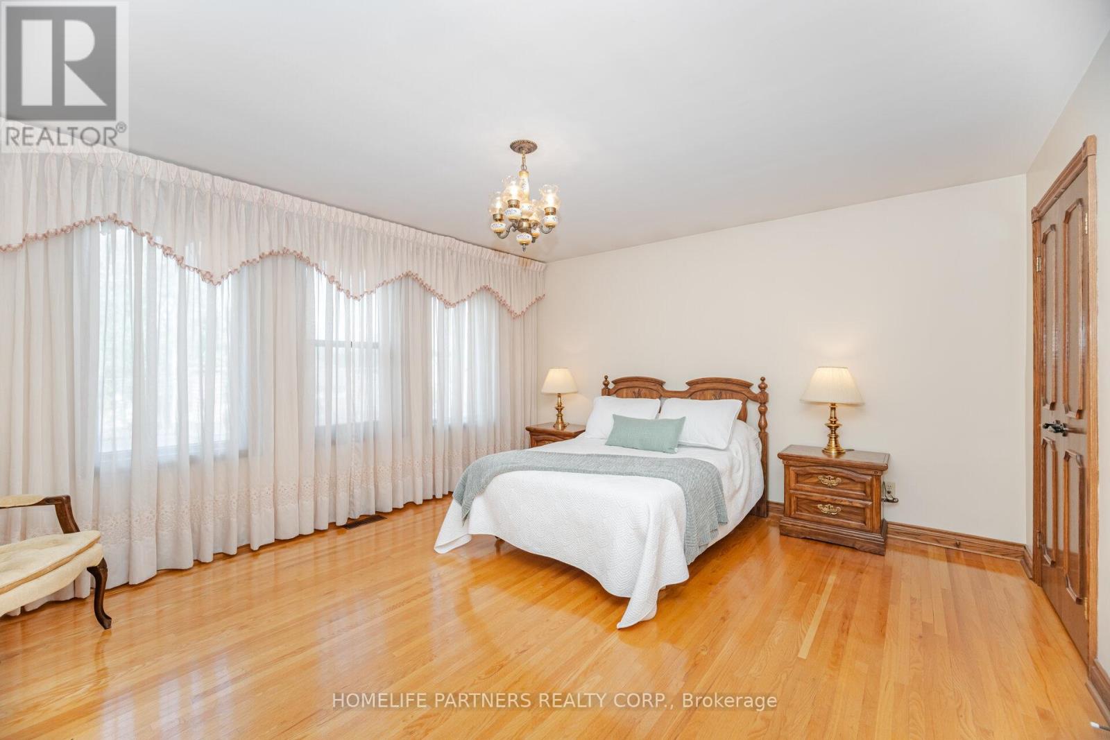 55 Wallasey Avenue, Toronto, Ontario  M9M 1E1 - Photo 26 - W12690812