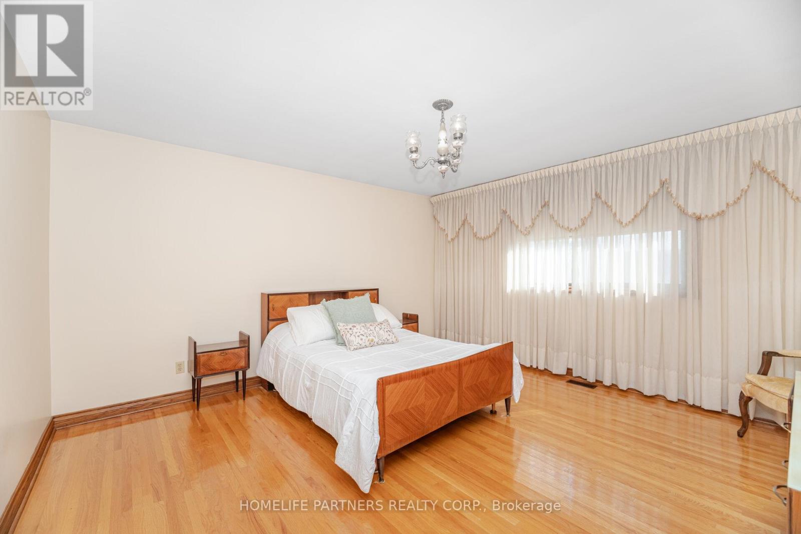 55 Wallasey Avenue, Toronto, Ontario  M9M 1E1 - Photo 28 - W12690812
