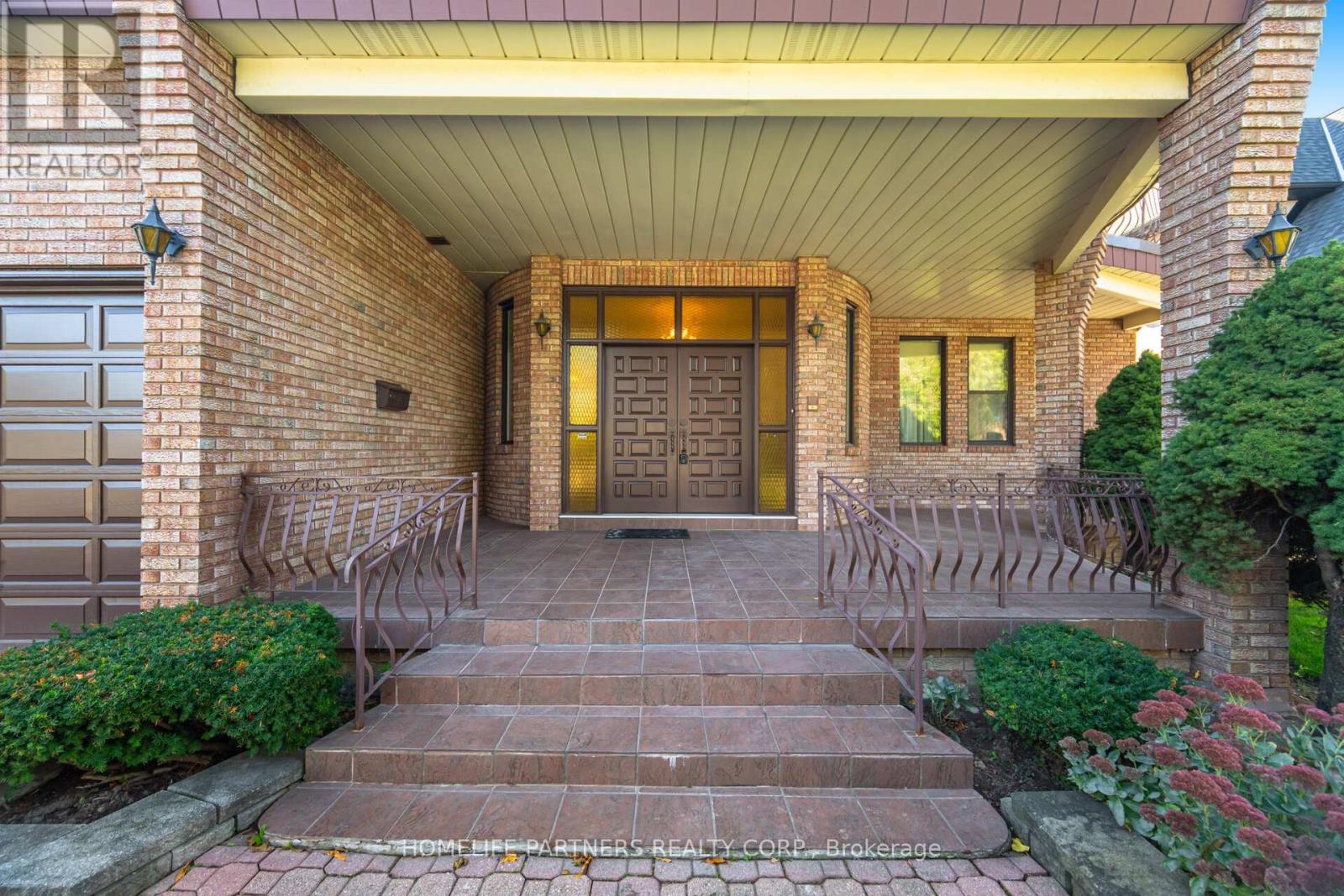 55 Wallasey Avenue, Toronto, Ontario  M9M 1E1 - Photo 3 - W12690812