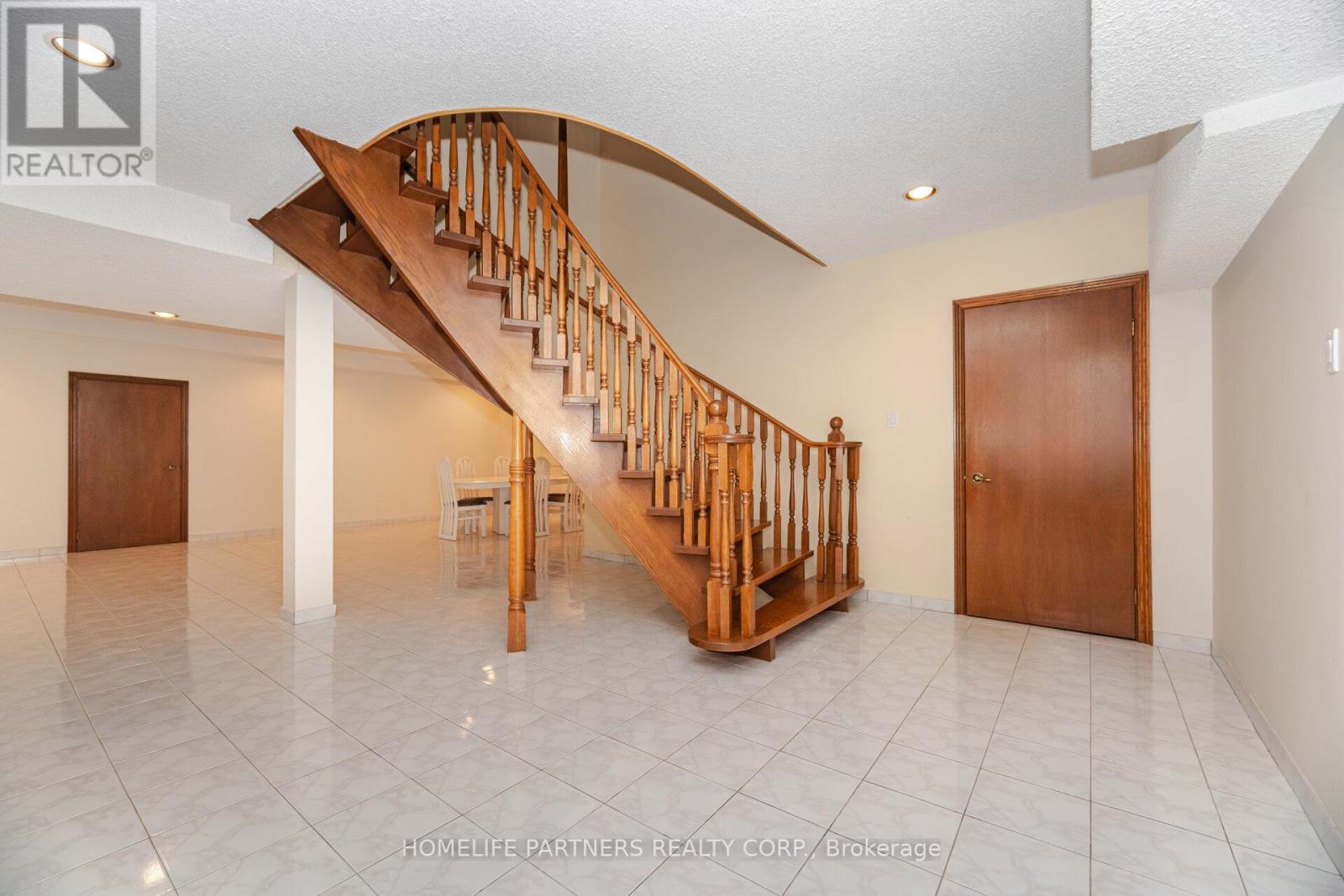 55 Wallasey Avenue, Toronto, Ontario  M9M 1E1 - Photo 34 - W12690812