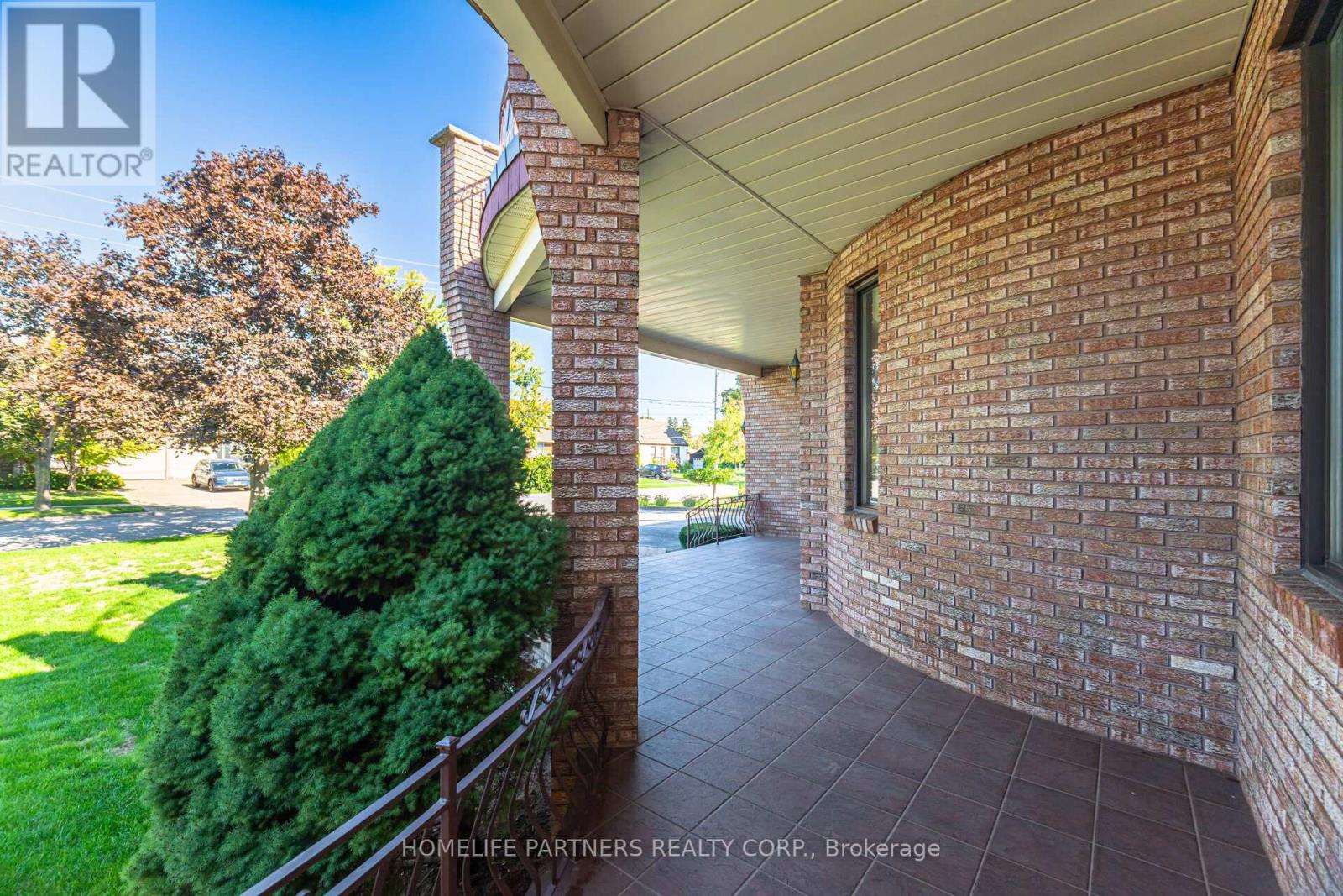 55 Wallasey Avenue, Toronto, Ontario  M9M 1E1 - Photo 4 - W12690812