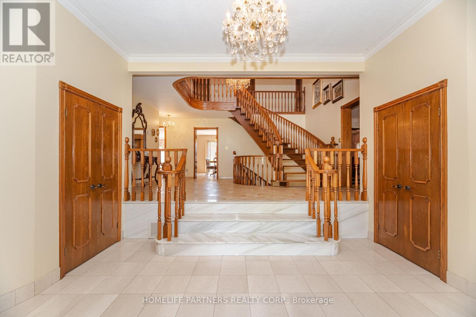 55 Wallasey Avenue, Toronto, Ontario  M9M 1E1 - Photo 6 - W12690812