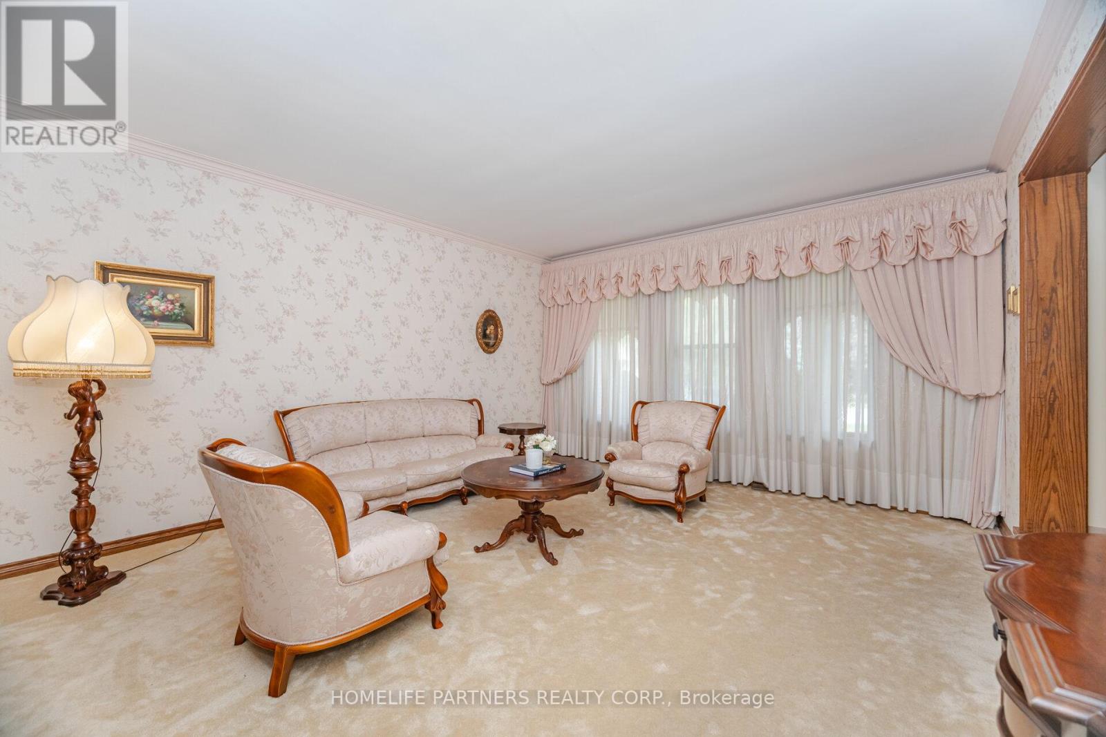 55 Wallasey Avenue, Toronto, Ontario  M9M 1E1 - Photo 7 - W12690812