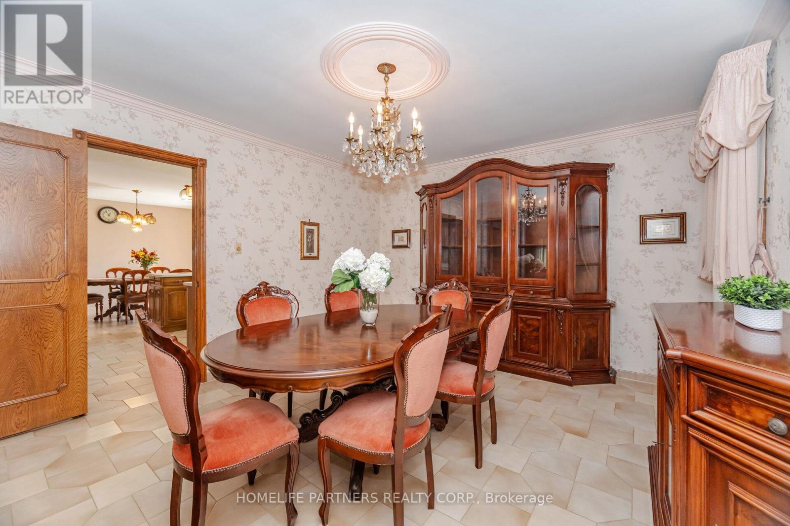 55 Wallasey Avenue, Toronto, Ontario  M9M 1E1 - Photo 9 - W12690812