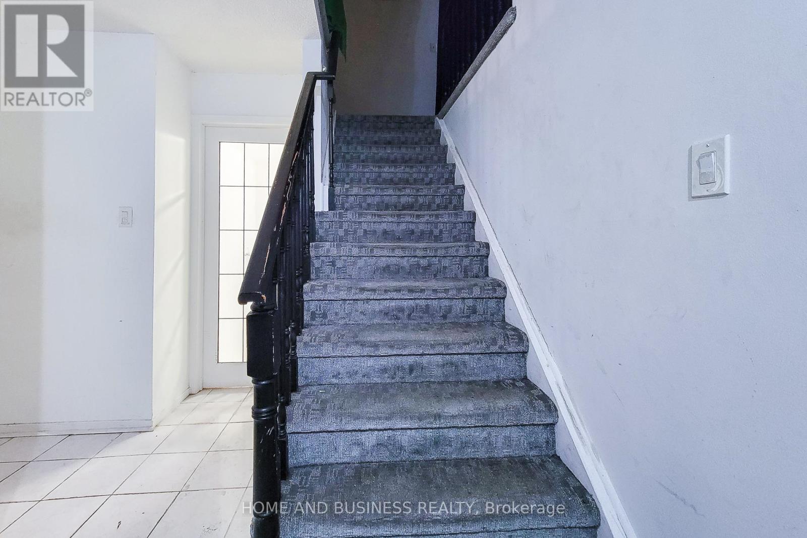 5213 Palomar Crescent, Mississauga, Ontario  L5R 2W8 - Photo 13 - W12690858