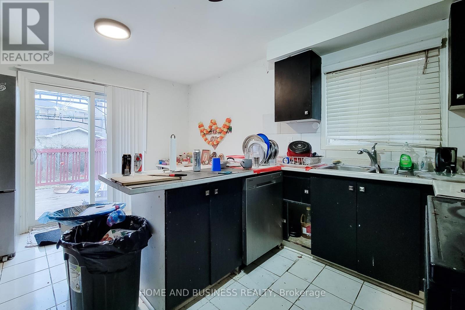 5213 Palomar Crescent, Mississauga, Ontario  L5R 2W8 - Photo 9 - W12690858