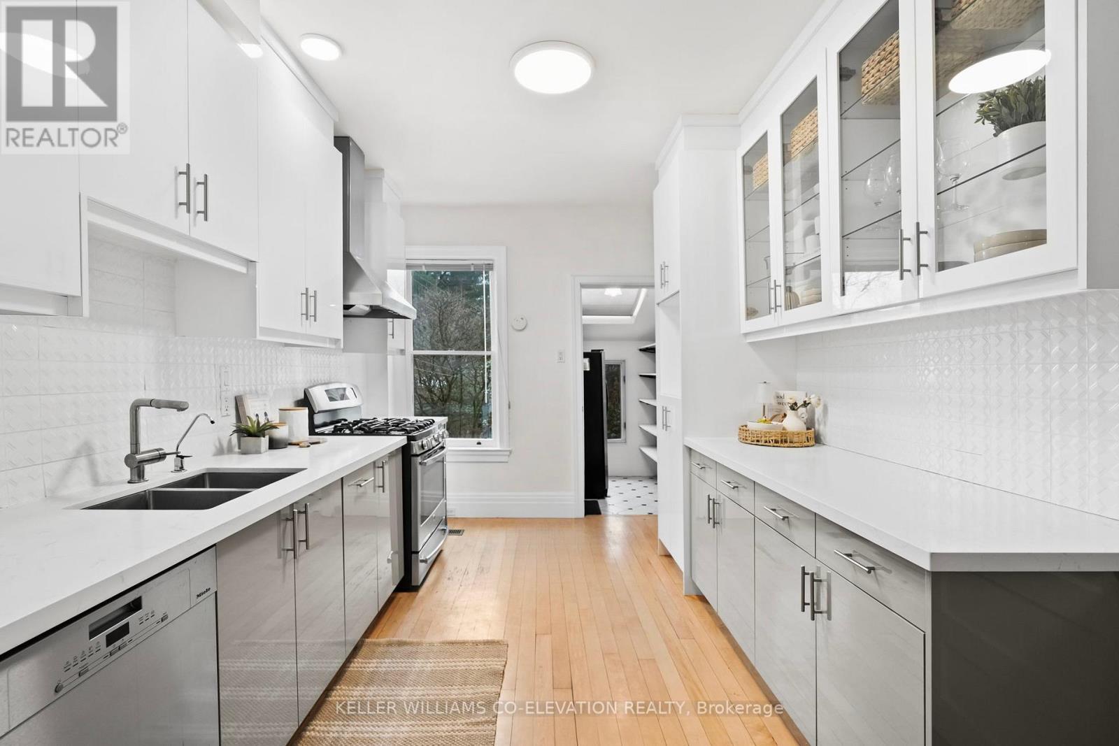 49 Grenadier Road, Toronto, Ontario  M6R 1R1 - Photo 10 - W12690900