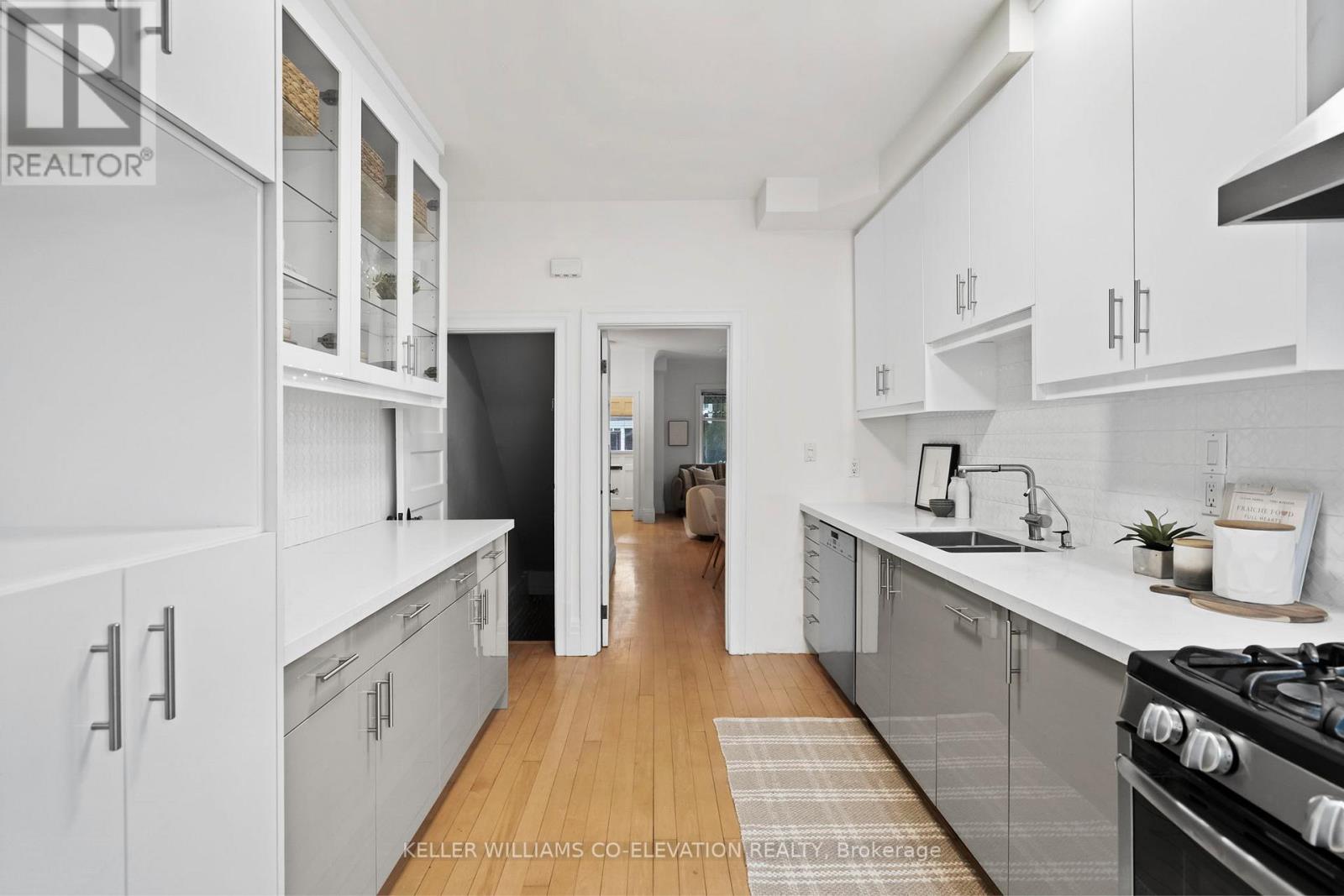 49 Grenadier Road, Toronto, Ontario  M6R 1R1 - Photo 11 - W12690900