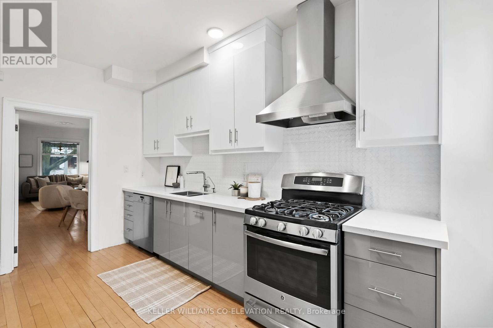 49 Grenadier Road, Toronto, Ontario  M6R 1R1 - Photo 12 - W12690900