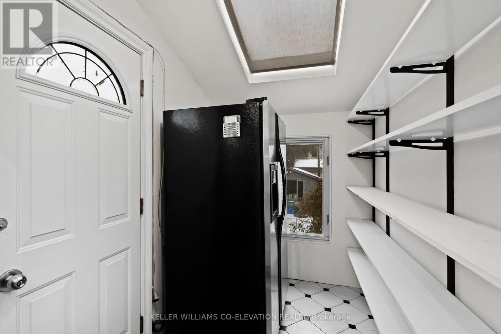 49 Grenadier Road, Toronto, Ontario  M6R 1R1 - Photo 17 - W12690900