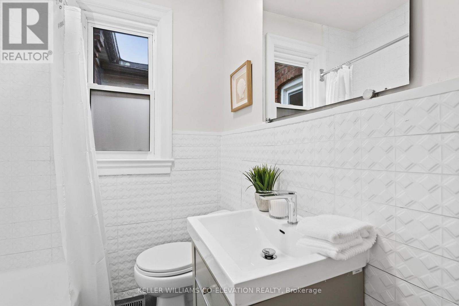 49 Grenadier Road, Toronto, Ontario  M6R 1R1 - Photo 22 - W12690900