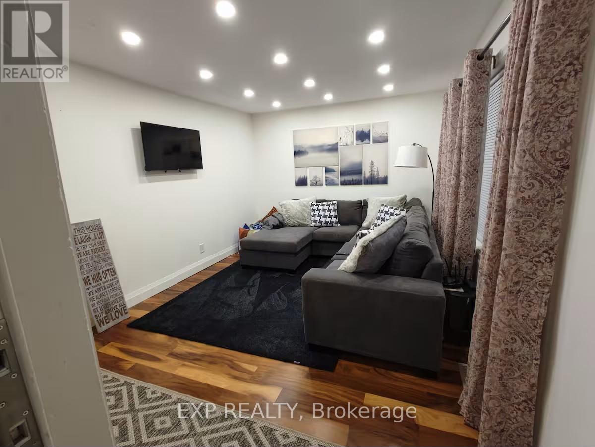 4364 Homewood Avenue, Niagara Falls, Ontario  L2E 4X2 - Photo 2 - X12690804