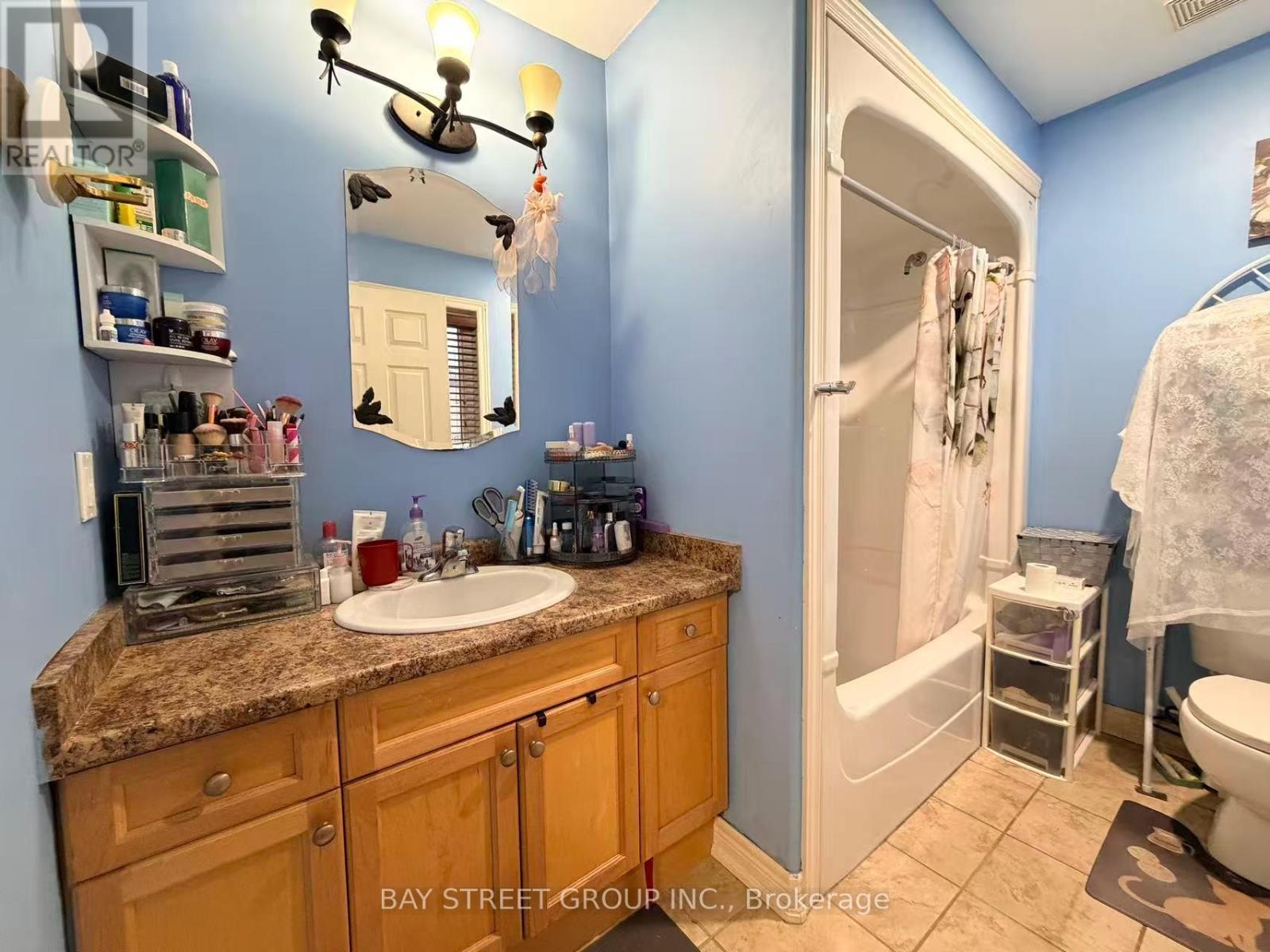 8483 Glavcic Drive, Niagara Falls, Ontario  L2H 0B5 - Photo 12 - X12690902