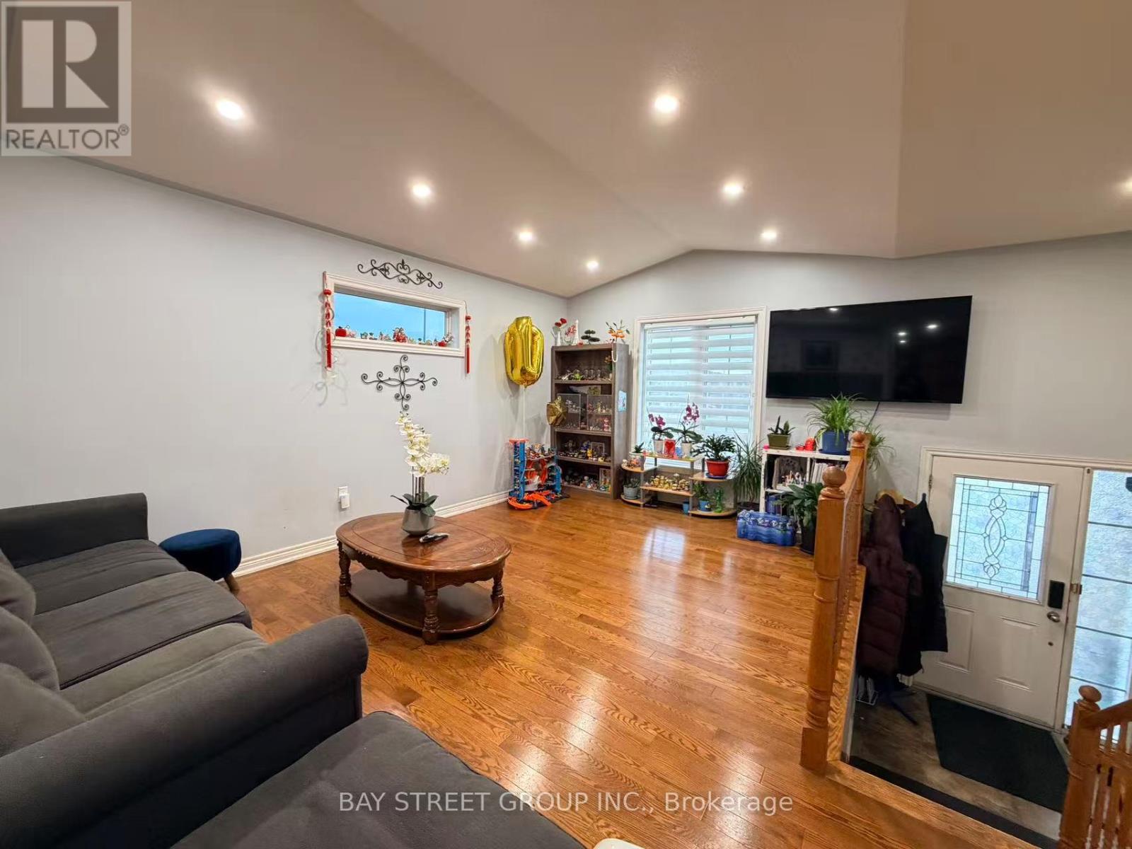 8483 Glavcic Drive, Niagara Falls, Ontario  L2H 0B5 - Photo 7 - X12690902