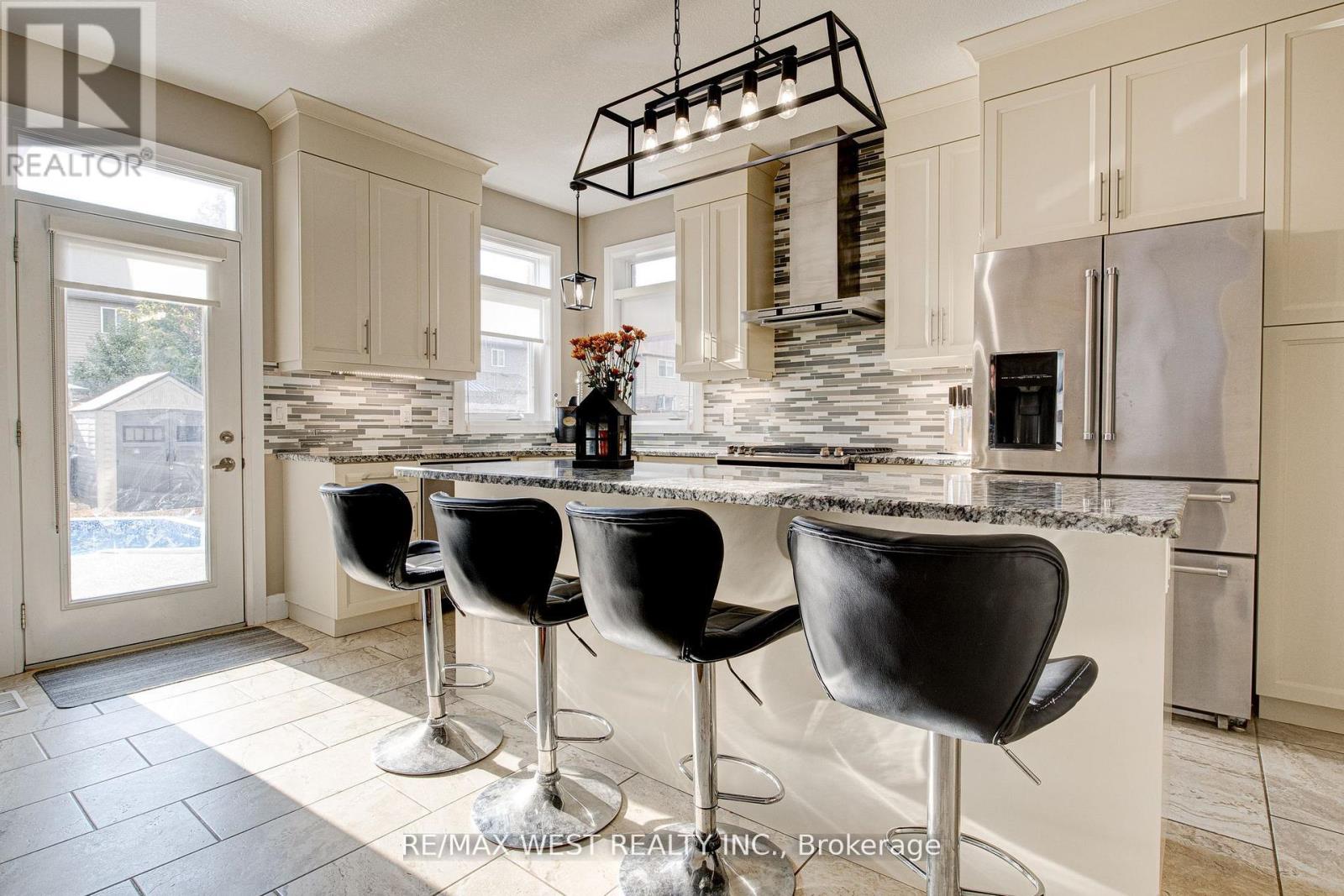 68 Challenger Avenue, North Dumfries, Ontario  N0B 1E0 - Photo 11 - X12690910