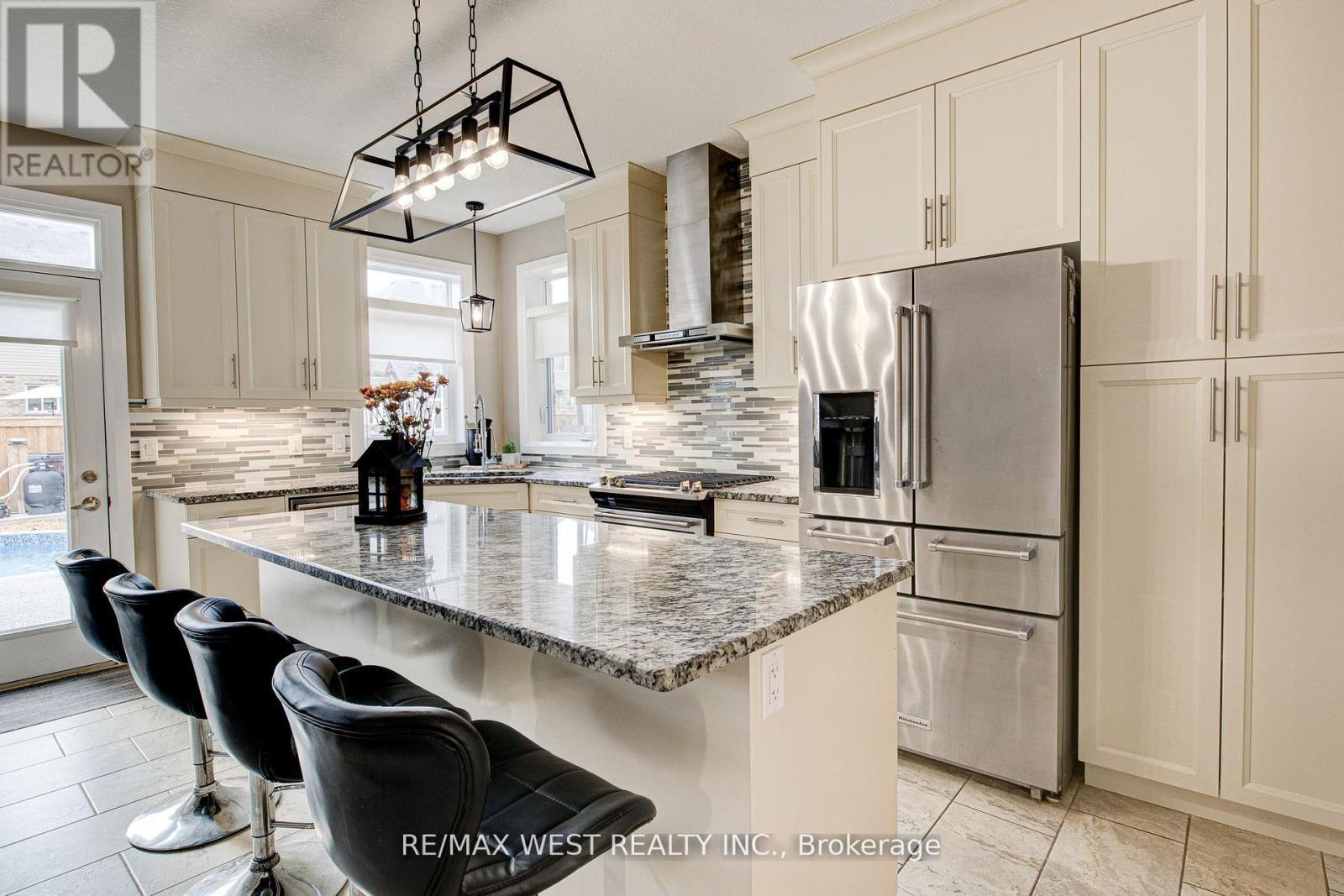 68 Challenger Avenue, North Dumfries, Ontario  N0B 1E0 - Photo 12 - X12690910