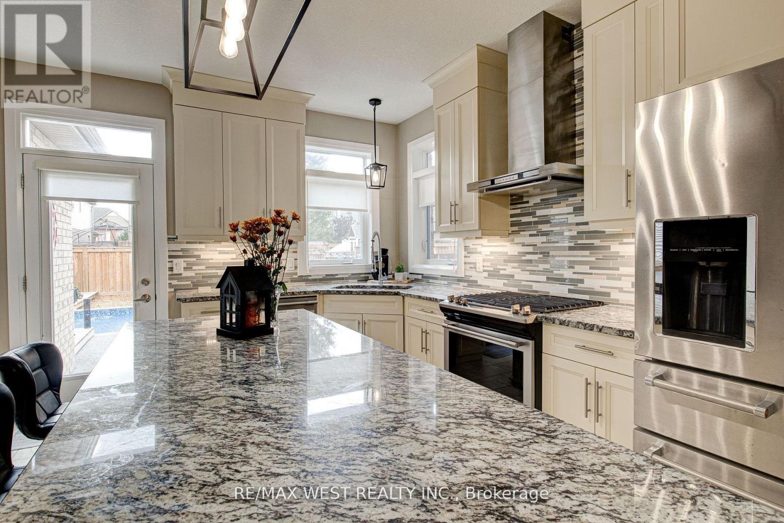 68 Challenger Avenue, North Dumfries, Ontario  N0B 1E0 - Photo 14 - X12690910