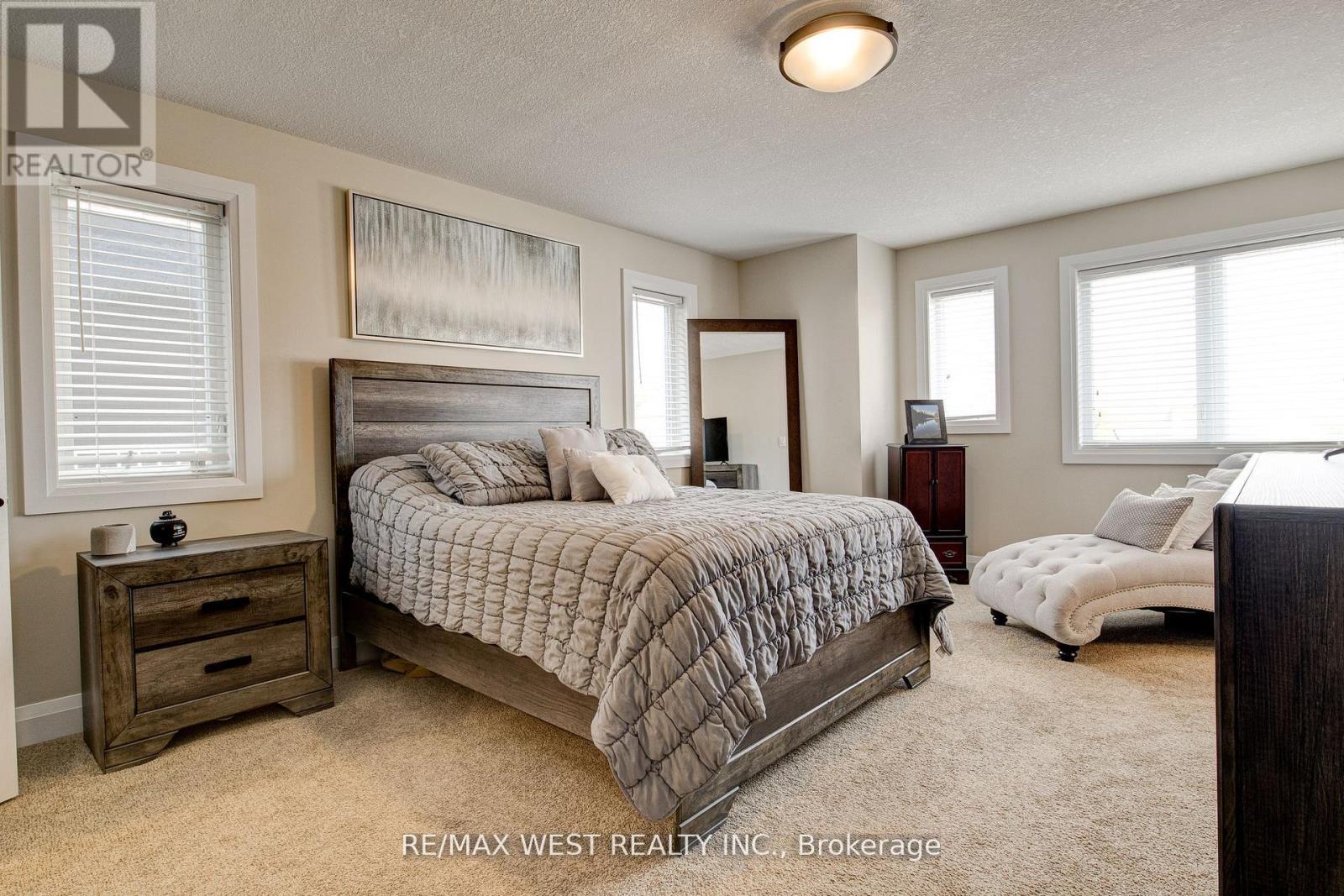 68 Challenger Avenue, North Dumfries, Ontario  N0B 1E0 - Photo 25 - X12690910