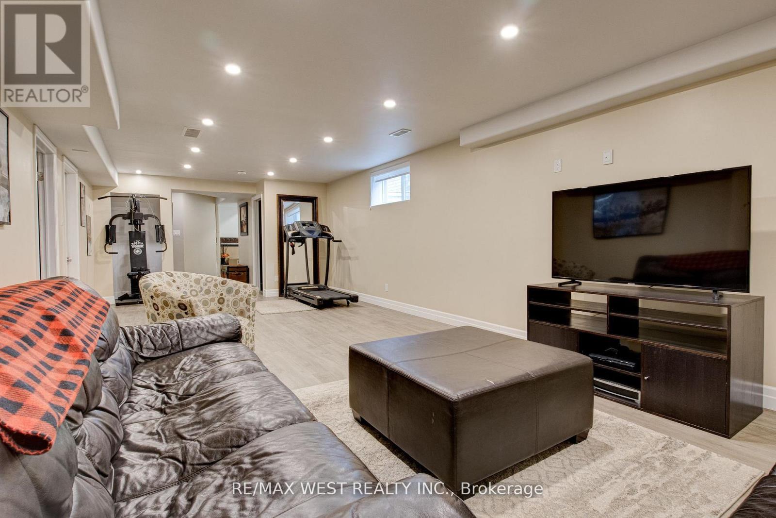 68 Challenger Avenue, North Dumfries, Ontario  N0B 1E0 - Photo 38 - X12690910