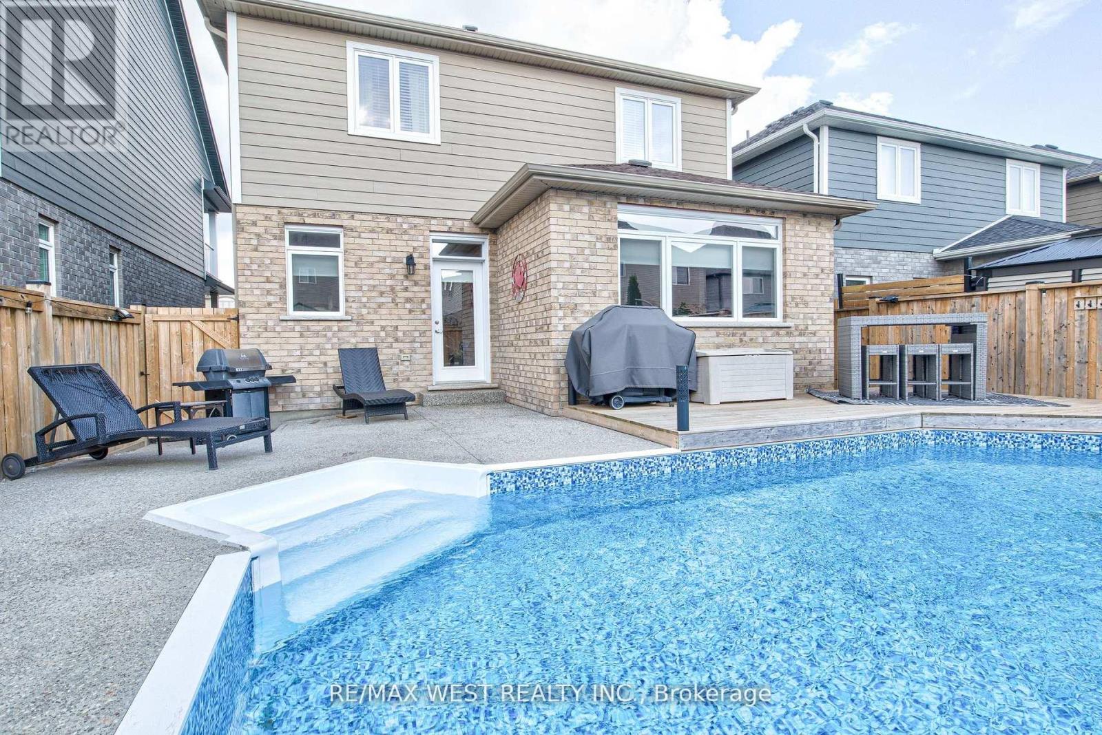 68 Challenger Avenue, North Dumfries, Ontario  N0B 1E0 - Photo 43 - X12690910