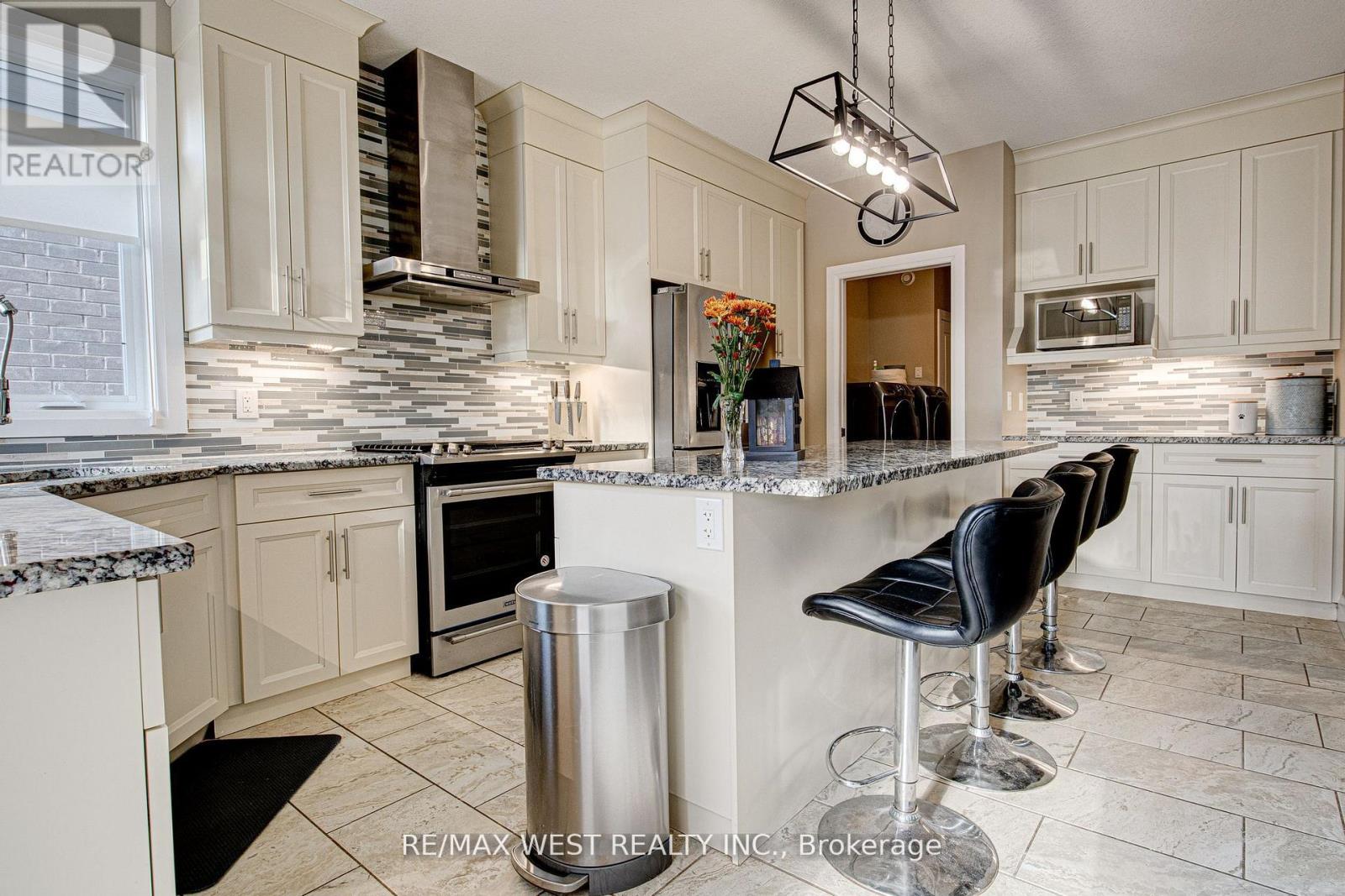 68 Challenger Avenue, North Dumfries, Ontario  N0B 1E0 - Photo 8 - X12690910