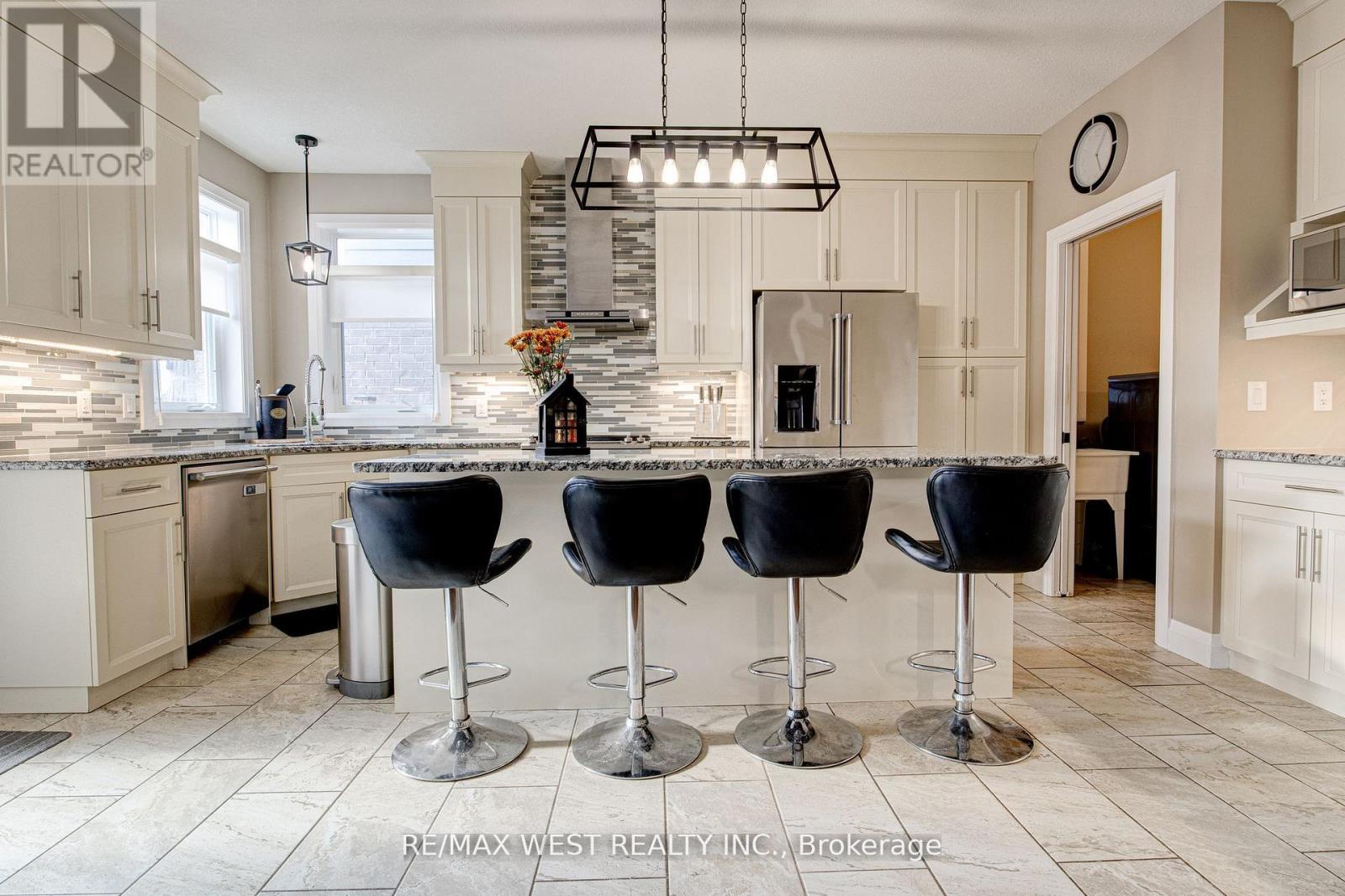 68 Challenger Avenue, North Dumfries, Ontario  N0B 1E0 - Photo 9 - X12690910