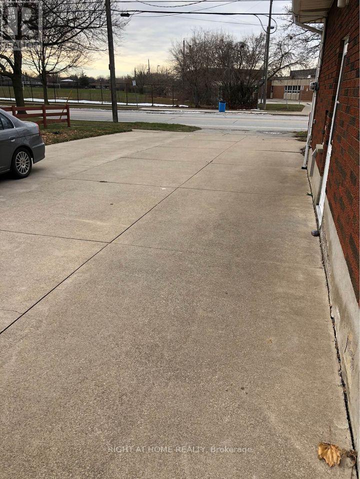 564 Lake Street, St. Catharines, Ontario  L2N 4H9 - Photo 2 - X12690916