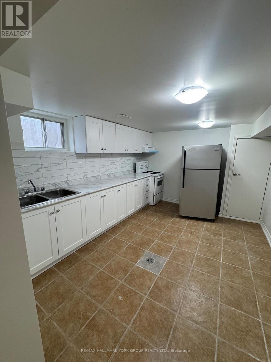 Lower Unit - 856 Krosno Boulevard, Pickering, Ontario  L1W 1H3 - Photo 4 - E12687334