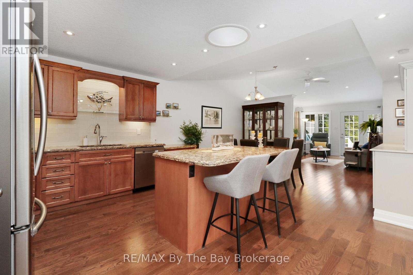 39 Greenway Drive, Wasaga Beach, Ontario  L9Z 0E6 - Photo 5 - S12691016