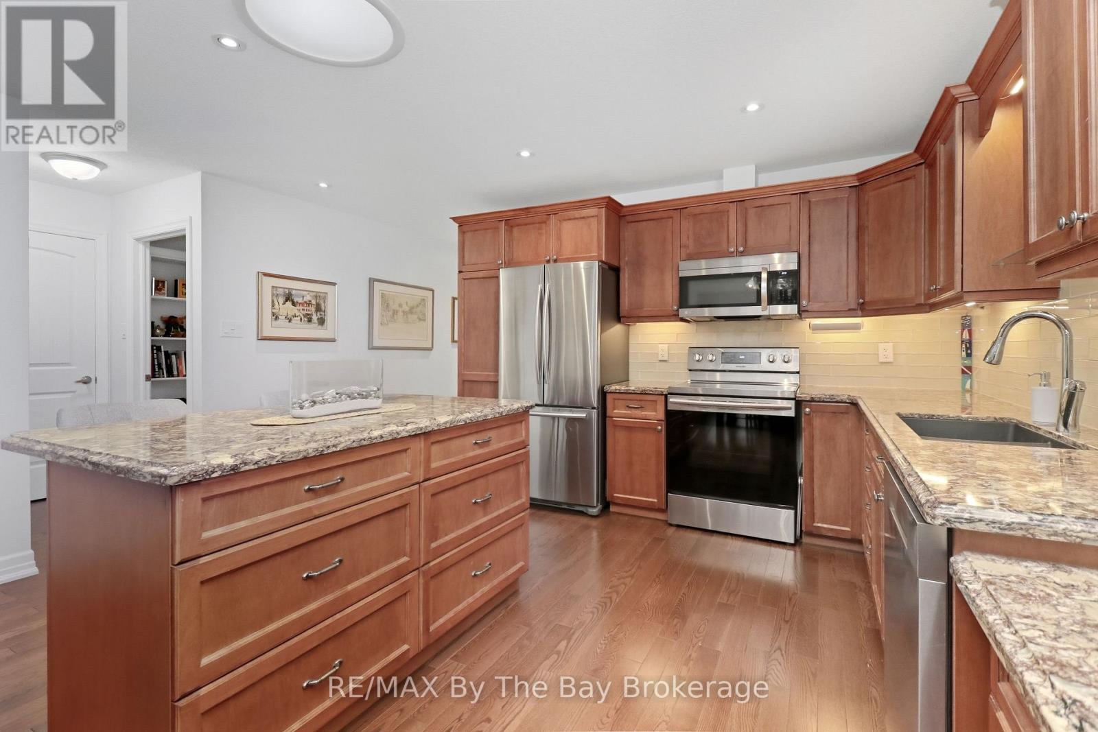 39 Greenway Drive, Wasaga Beach, Ontario  L9Z 0E6 - Photo 6 - S12691016