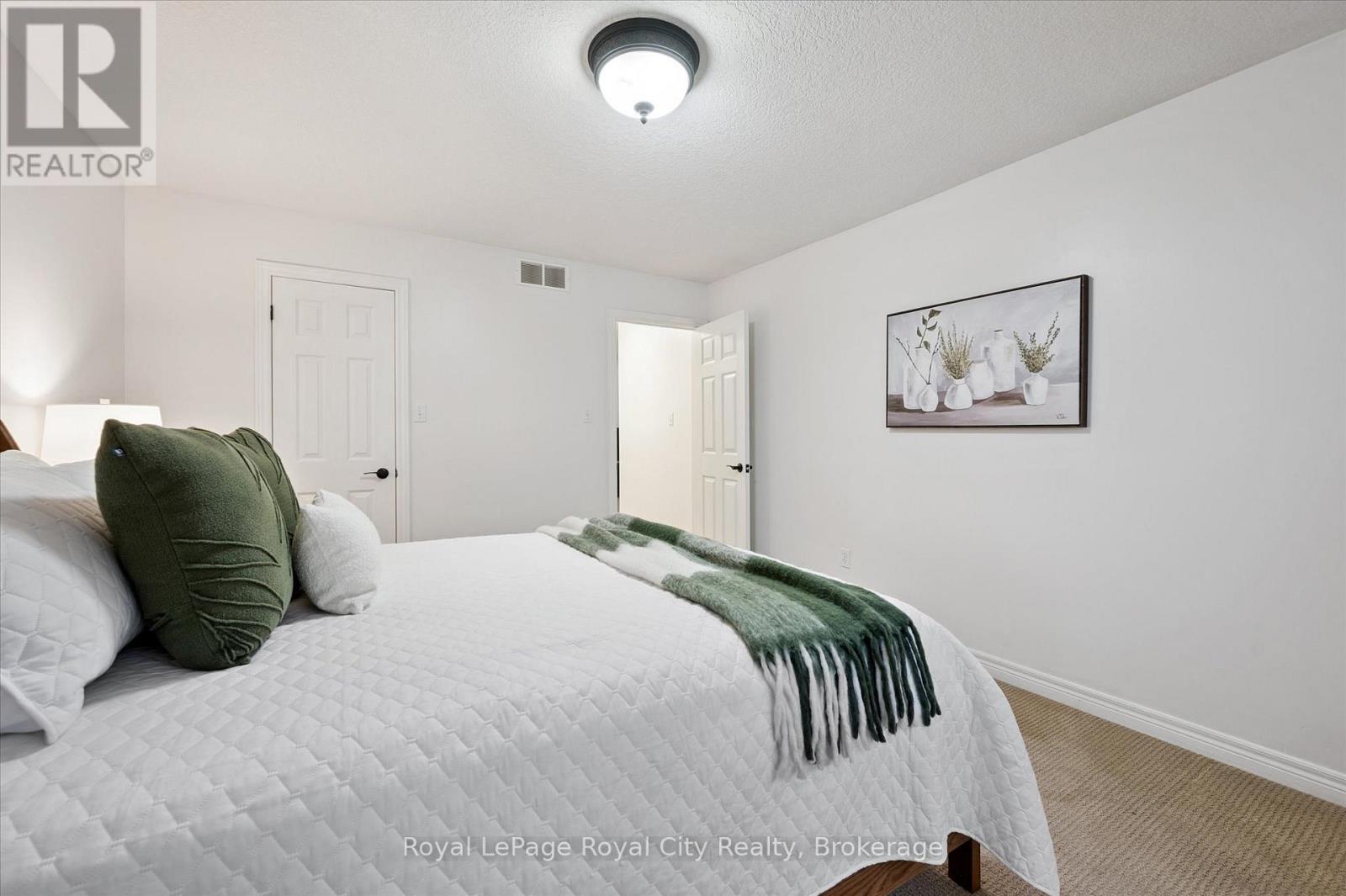 92 Schroder Crescent, Guelph, Ontario  N1E 7B4 - Photo 31 - X12691004