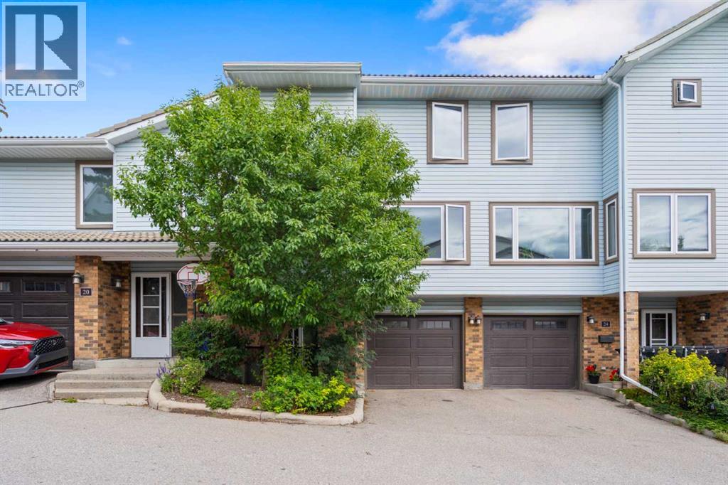 22 Coachway Gardens SW, Calgary, Alberta